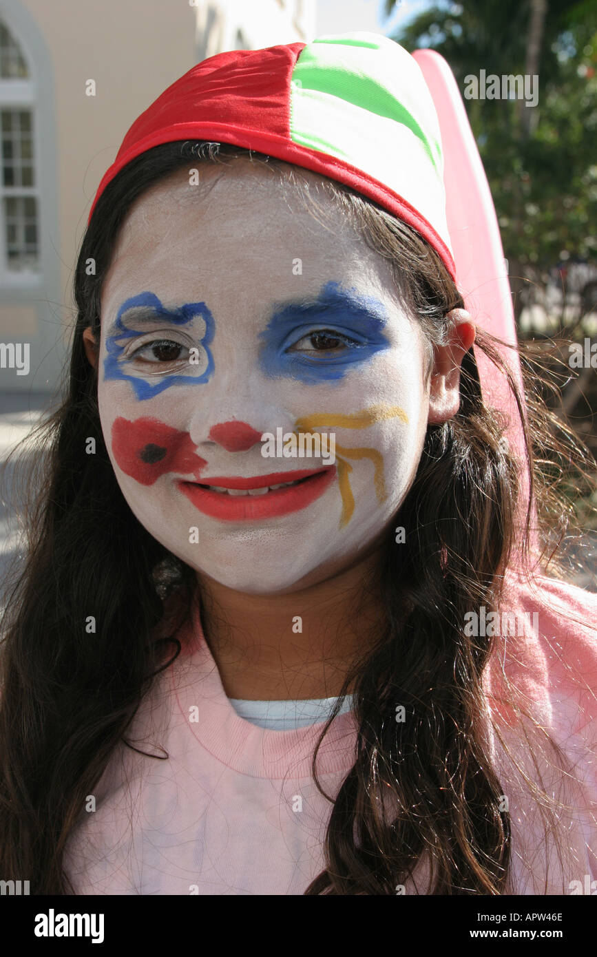 Miami Beach Florida, forze dell'ordine, polizia Dipartimento vacanza giocattolo giveaway, studenti volontari, allievo, trucco clown, visitatori viaggio tou Foto Stock