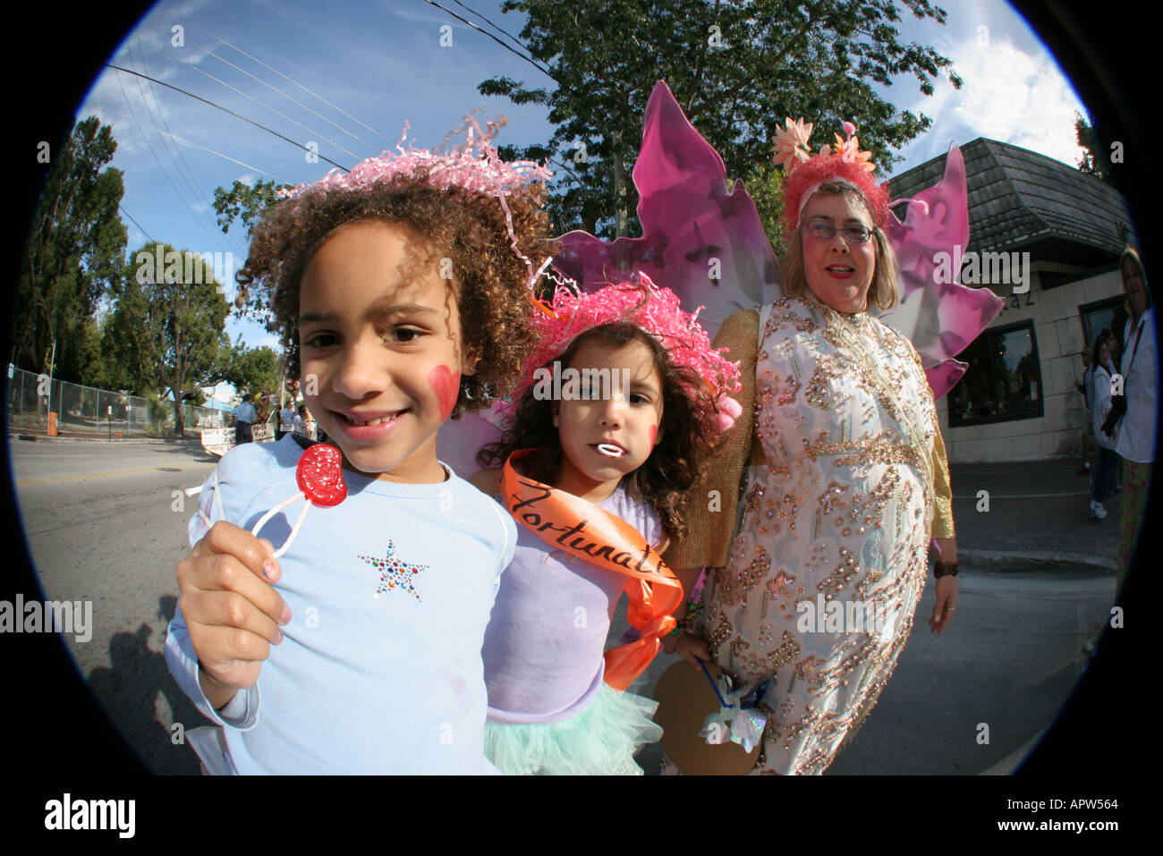 Miami Florida,Coconut Grove,King Mango Strut Parade,evento culturale,tradizione,attività,camminate,ginnastica,marciando,riconoscimento,intrattenimento,spettacolo Foto Stock