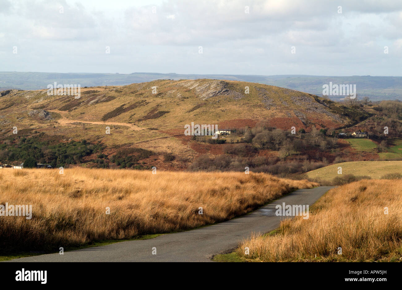 Vicolo del paese vicino a trappola paesaggio invernale in Brecon Beacons Park Galles Foto Stock