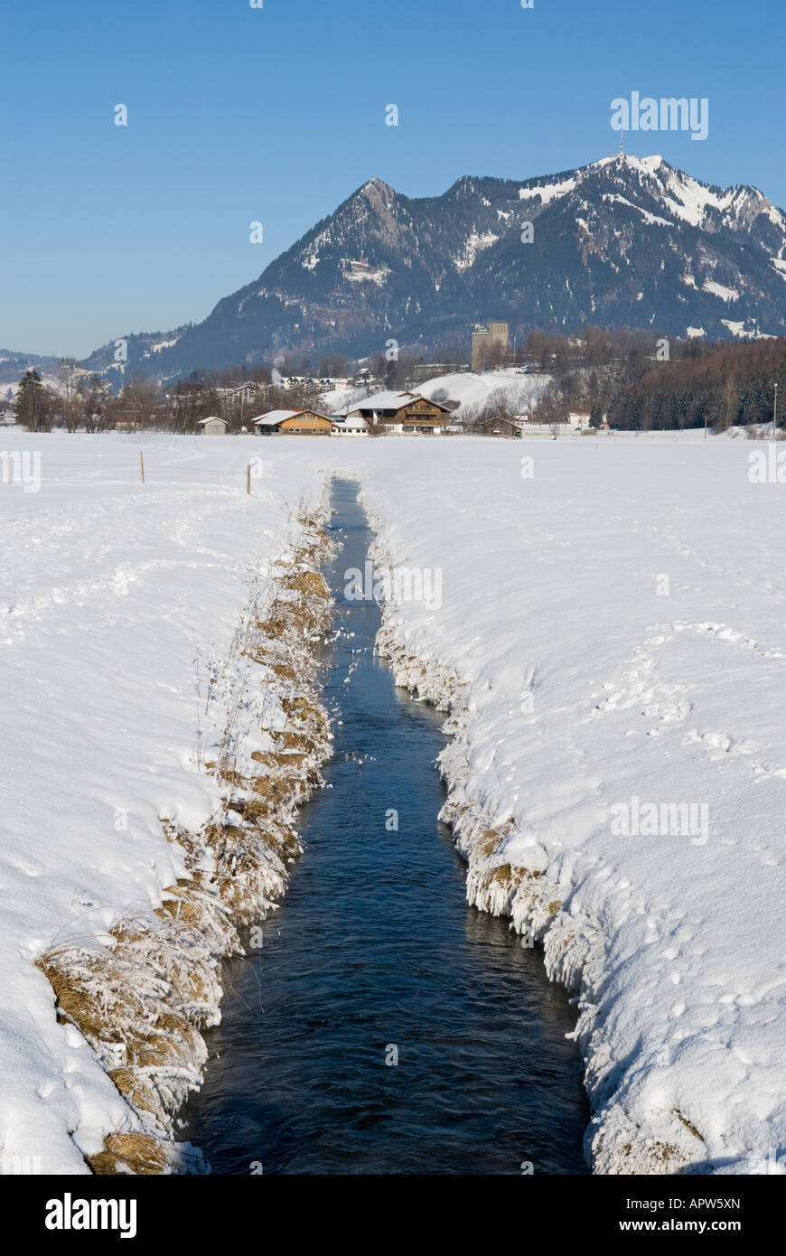 Gruenten picco di montagna nel paesaggio invernale, tra Altstaedten e Fischen Oberallgaeu Baviera Germania Foto Stock