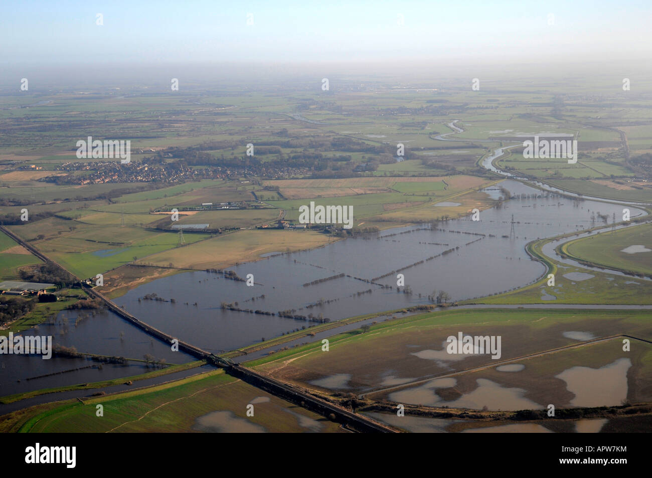 Allagamento Fiume Aire, a sud di Selby, North Yorkshire, Inghilterra Foto Stock