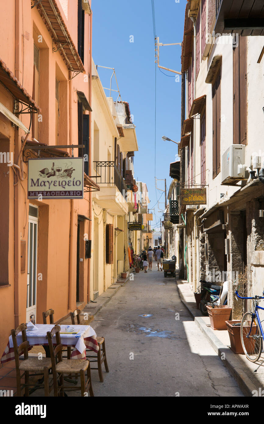Tipica strada nella Città Vecchia, Rethimno, costa nord di Creta, Grecia Foto Stock