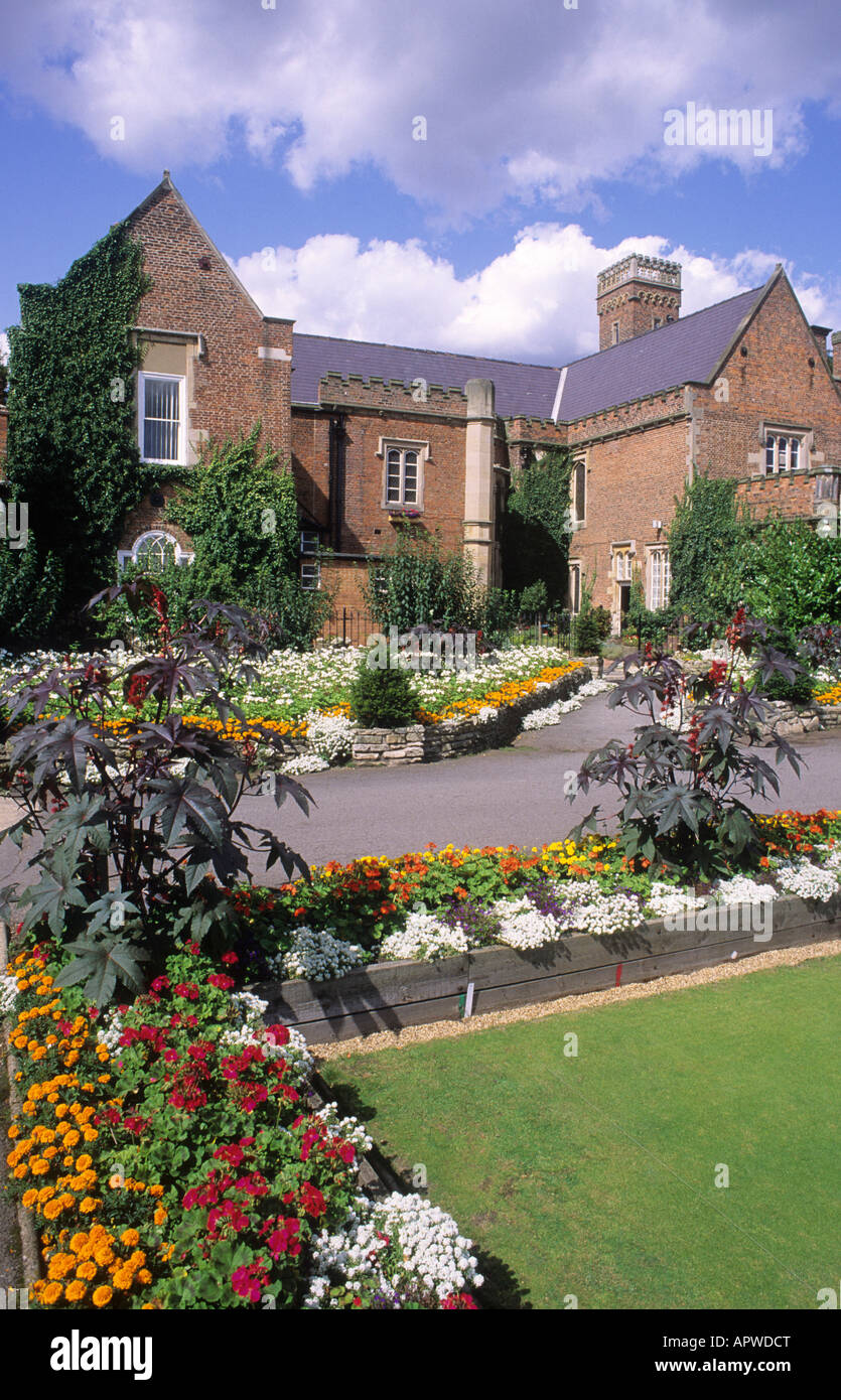 Ayscoughfee Hall e giardino Spalding Lincolnshire xv secolo edificio storico architettura England Regno Unito Foto Stock