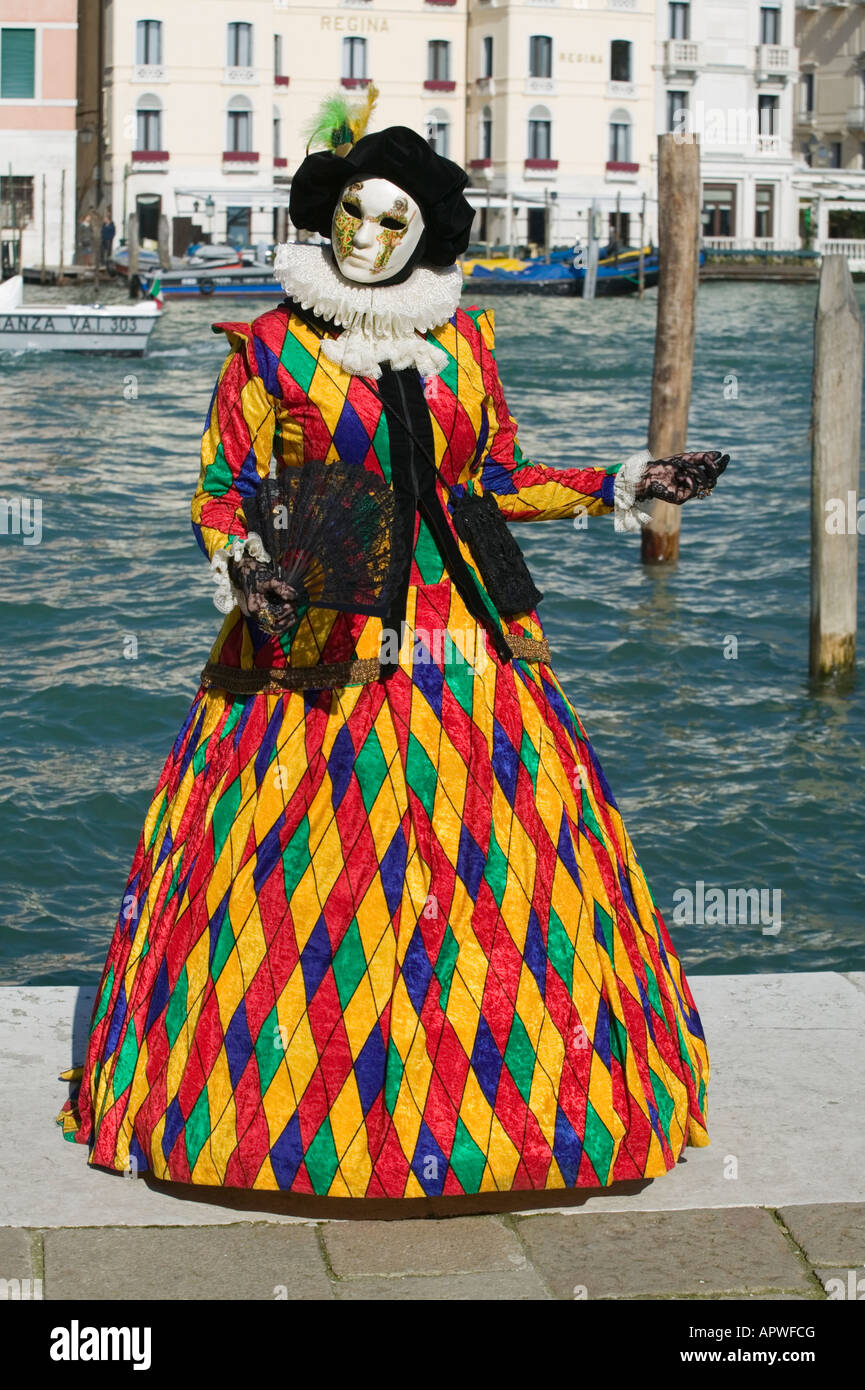 Carnevale di Venezia - La donna con il Costume di Arlecchino Foto Stock