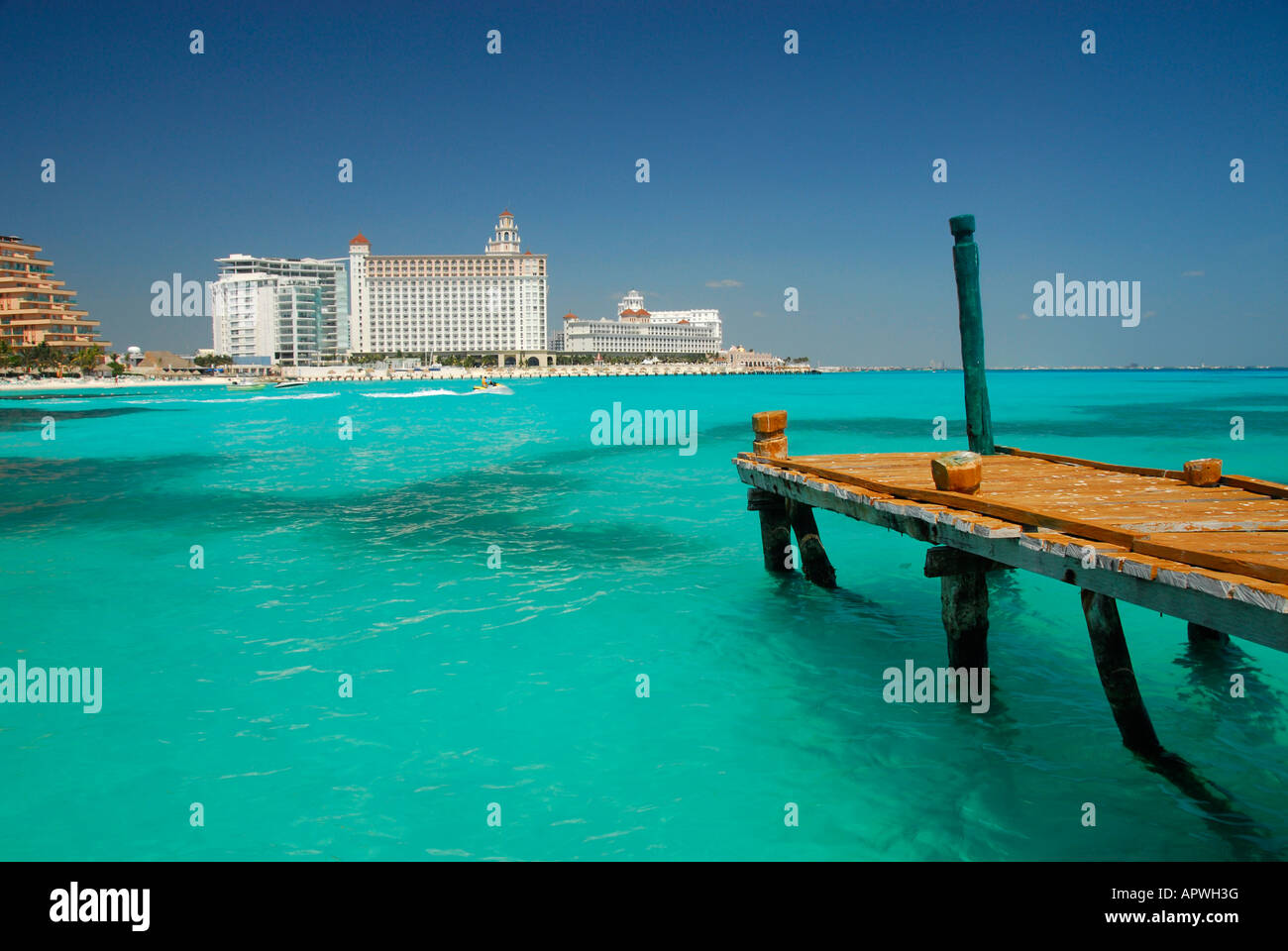 Pier in Cancun hotel area, Quintana Roo Stato, Messico, America del Nord Foto Stock