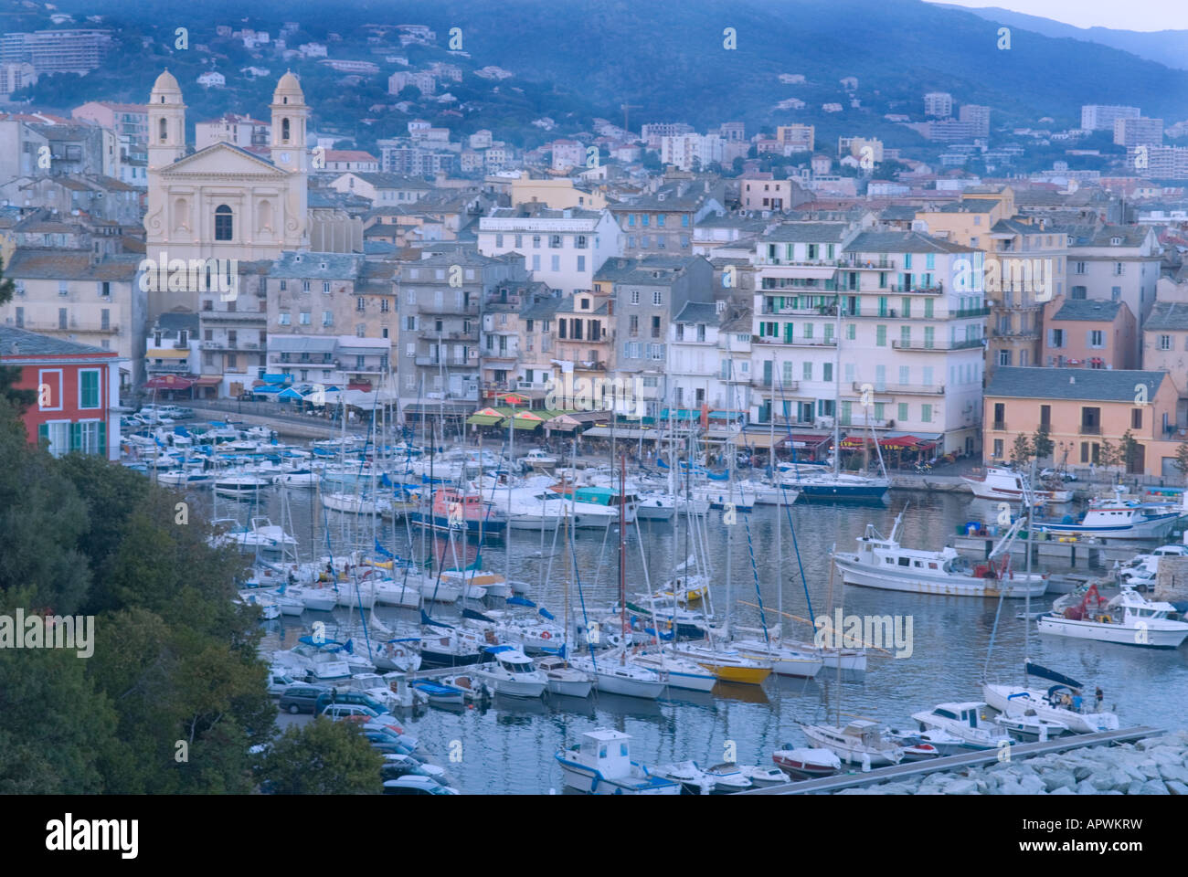 La vista del porto di Bastia Corsica al crepuscolo Foto Stock