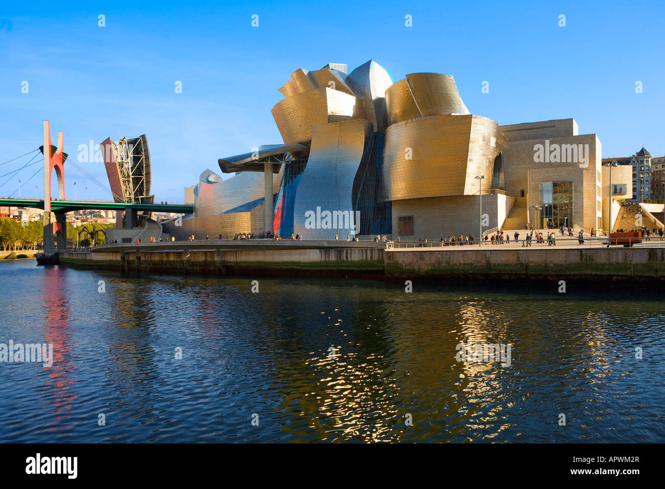 Il museo Guggenheim a Bilbao in Spagna Foto Stock