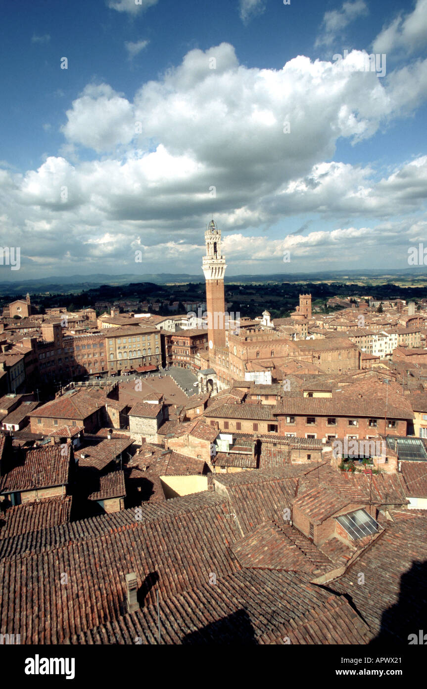 Europa Italia Toscana Siena vista aerea del campo e Campanile Foto Stock