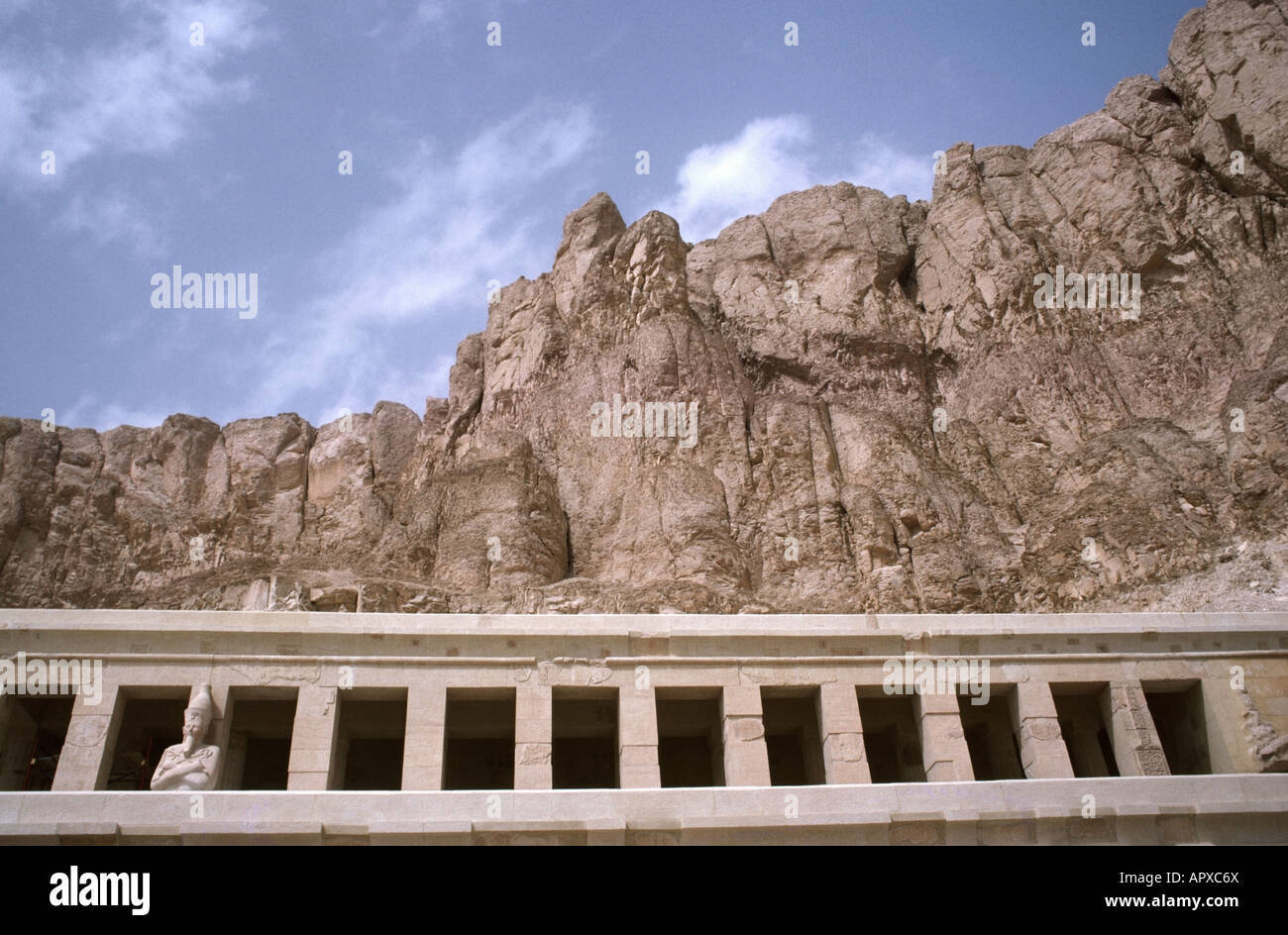 Hatshepsut tempio mortuario complesso a Deir el-Bahri presso la Valle dei Re in Egitto Foto Stock