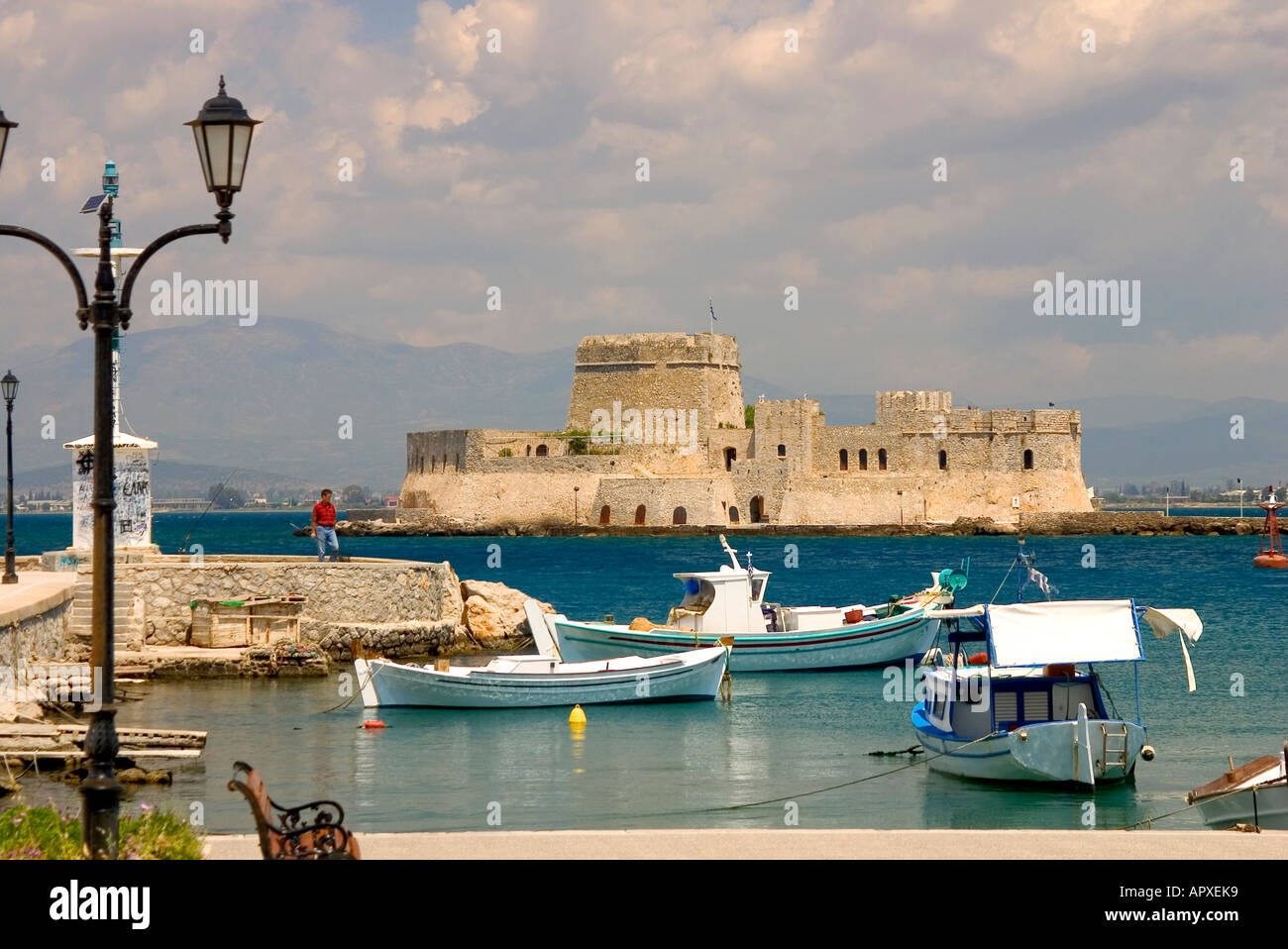 Il castello di Bourtzi nel mezzo della baia di Nafplio, castello veneziano, Nafplio, Peloponneso, Grecia Foto Stock