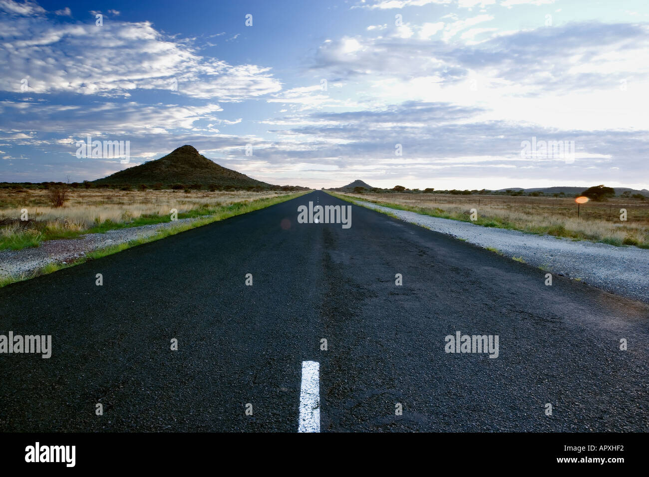 Strada Capo settentrionale vicino a Kimberley Douglas Sud Africa Foto Stock