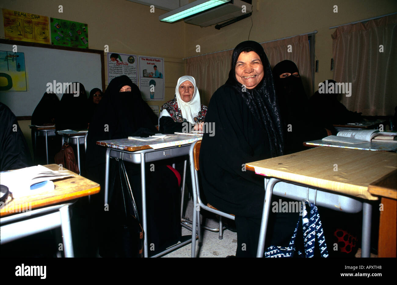 Kuwait City Kuwait le donne al pomeriggio classe coranica Foto Stock