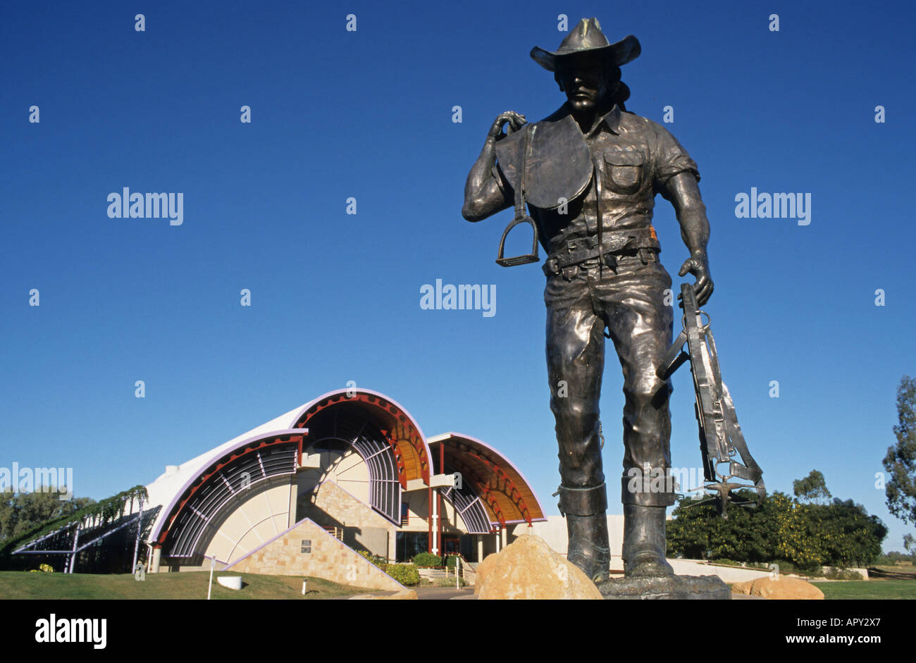 Stockman Hall of Fame, Longreach, Australien, Queensland, statua di un stockman al di fuori della Australian Stockman Hall of Fame Foto Stock