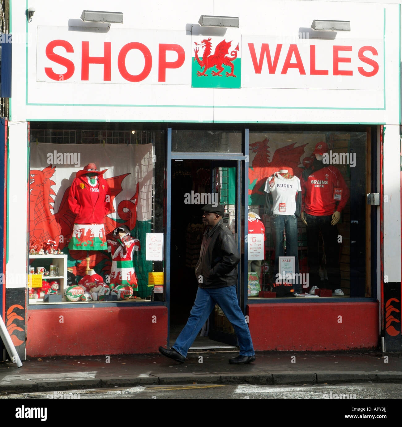 Cardiff souvenir shop immagini e fotografie stock ad alta risoluzione -  Alamy