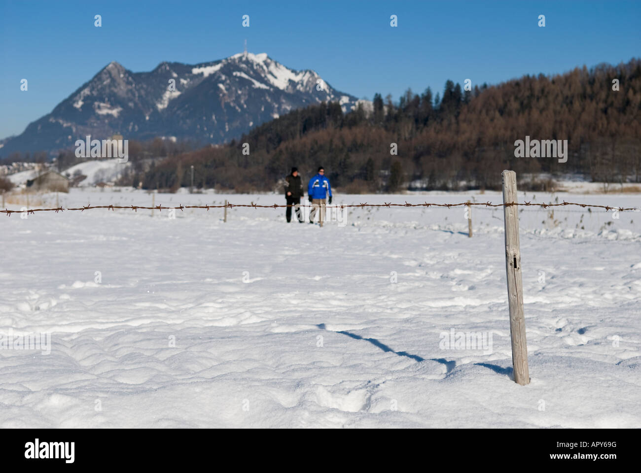 Paesaggio invernale e Gruenten picco di montagna, tra Altstaedten e Fischen Oberallgaeu Baviera Germania Foto Stock