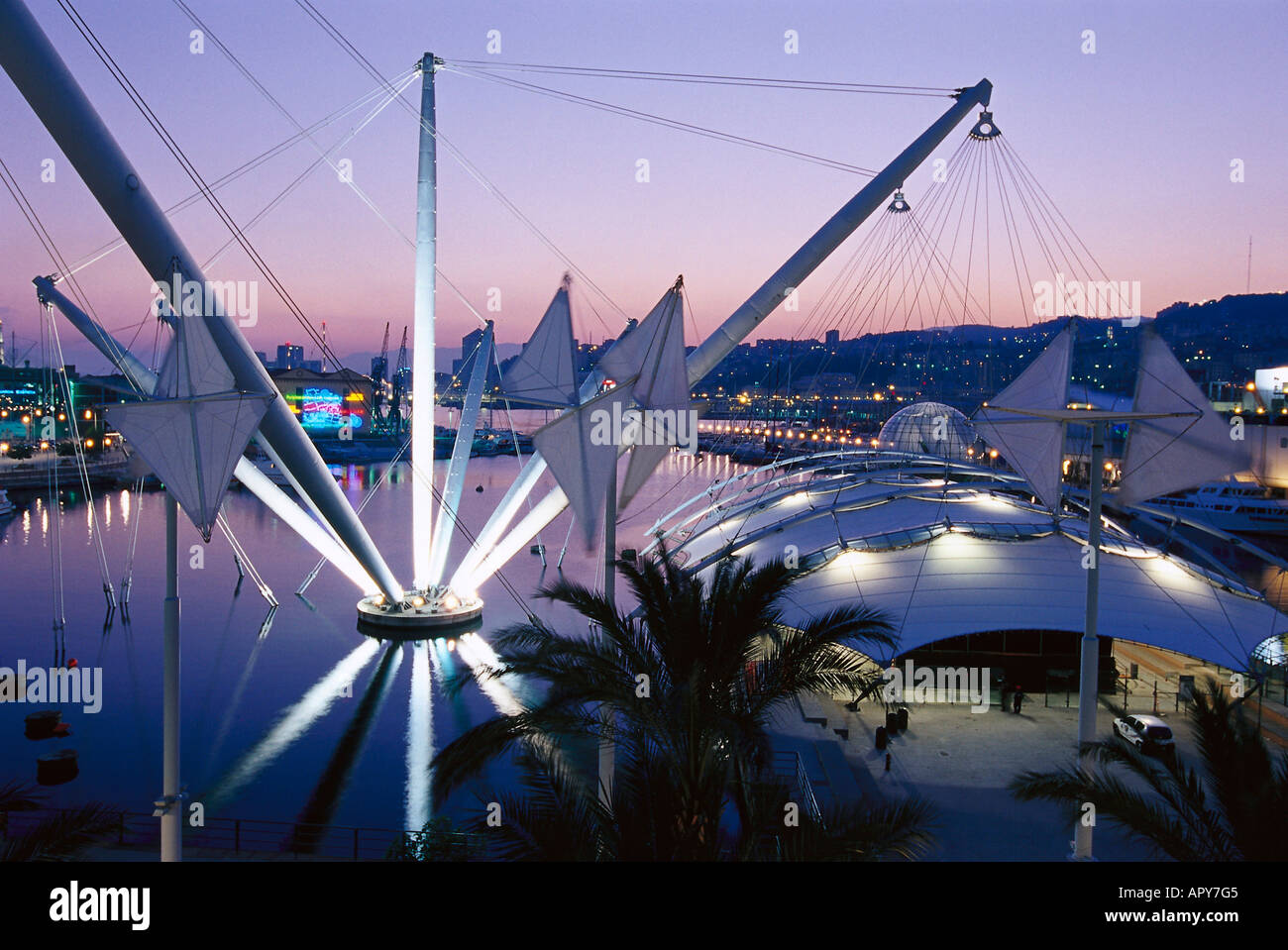 Il Porto Antico con Biga, Arch. Renzo Piano, Genova, liguria italia Foto Stock
