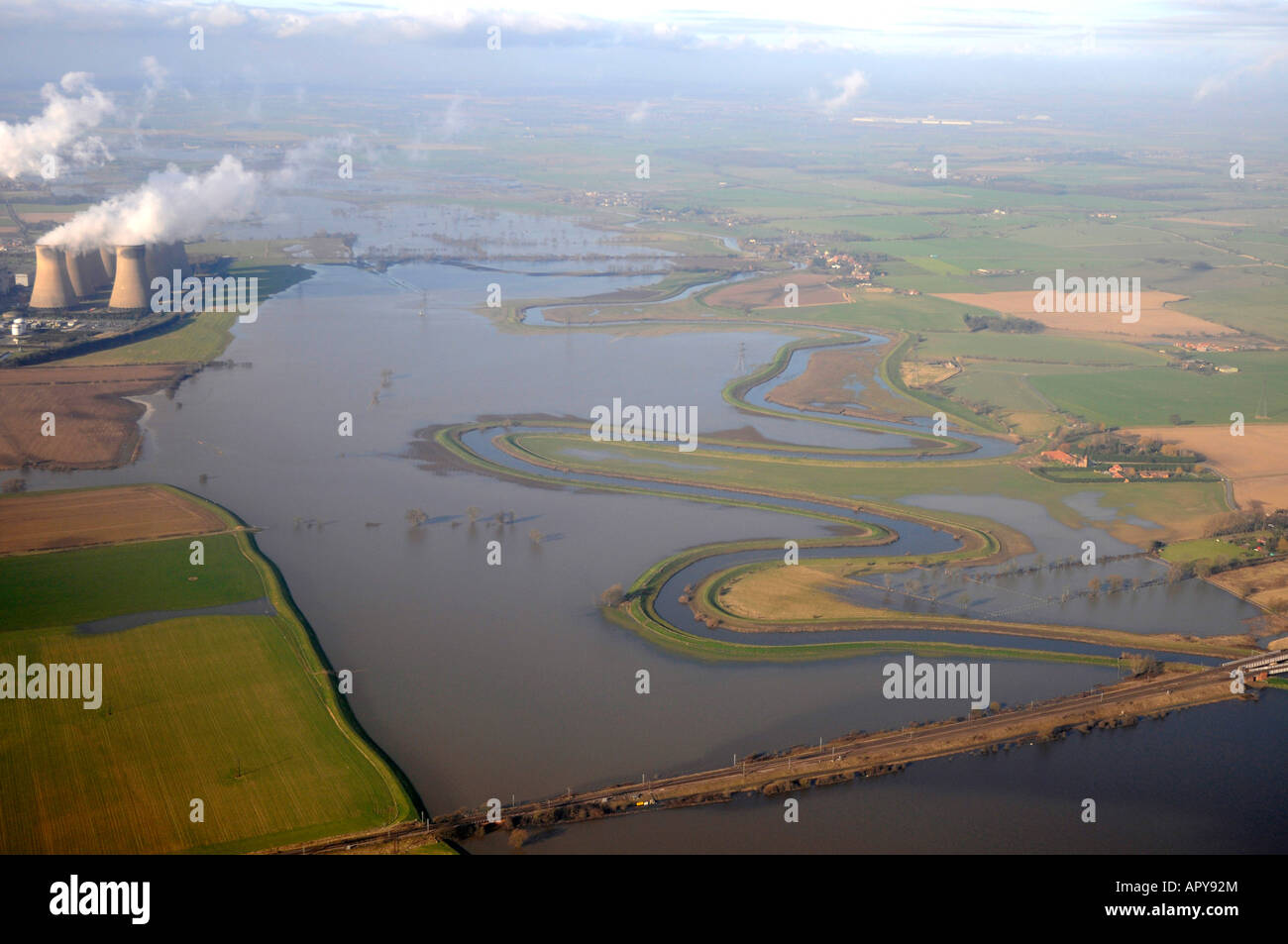 Allagamento Fiume Aire, a sud di Selby, North Yorkshire, Inghilterra Foto Stock