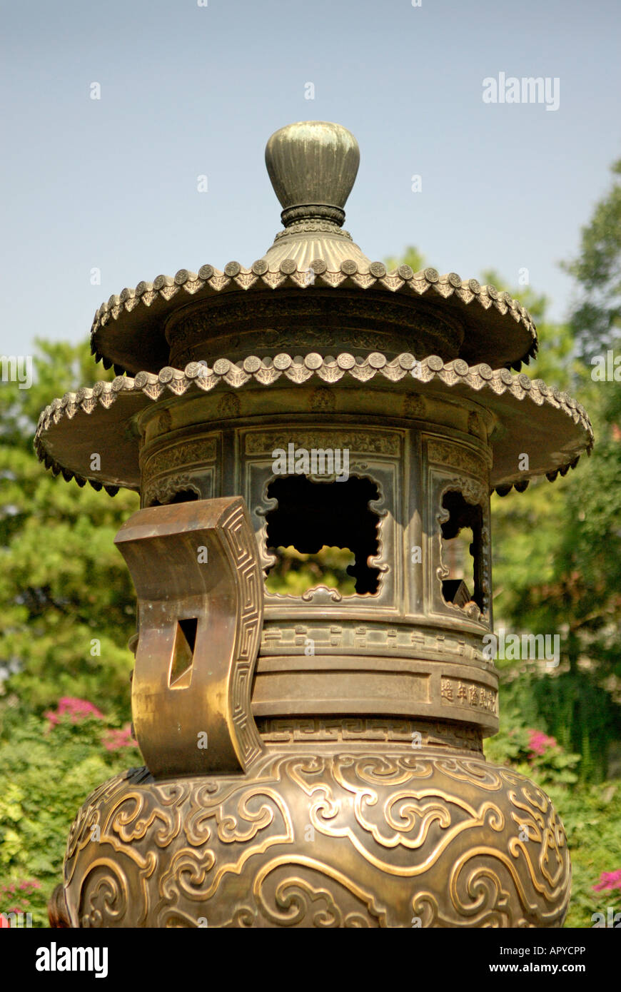 Pechino Summer Palace lanterna in bronzo Cina Foto Stock