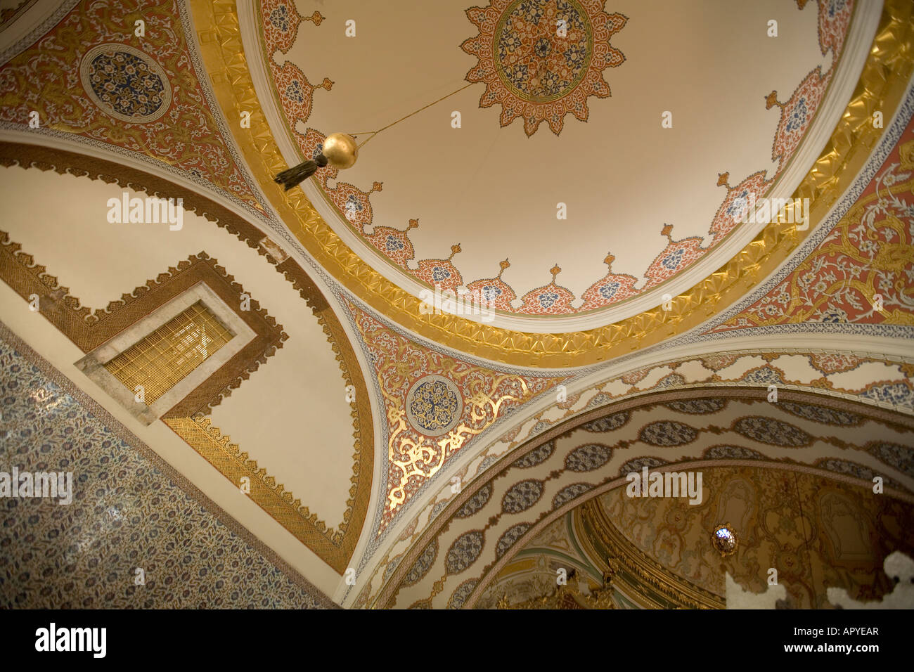 Dettaglio del soffitto del consiglio imperiale Sala nel palazzo di Topkapi Palace Museum Istanbul Turchia Foto Stock