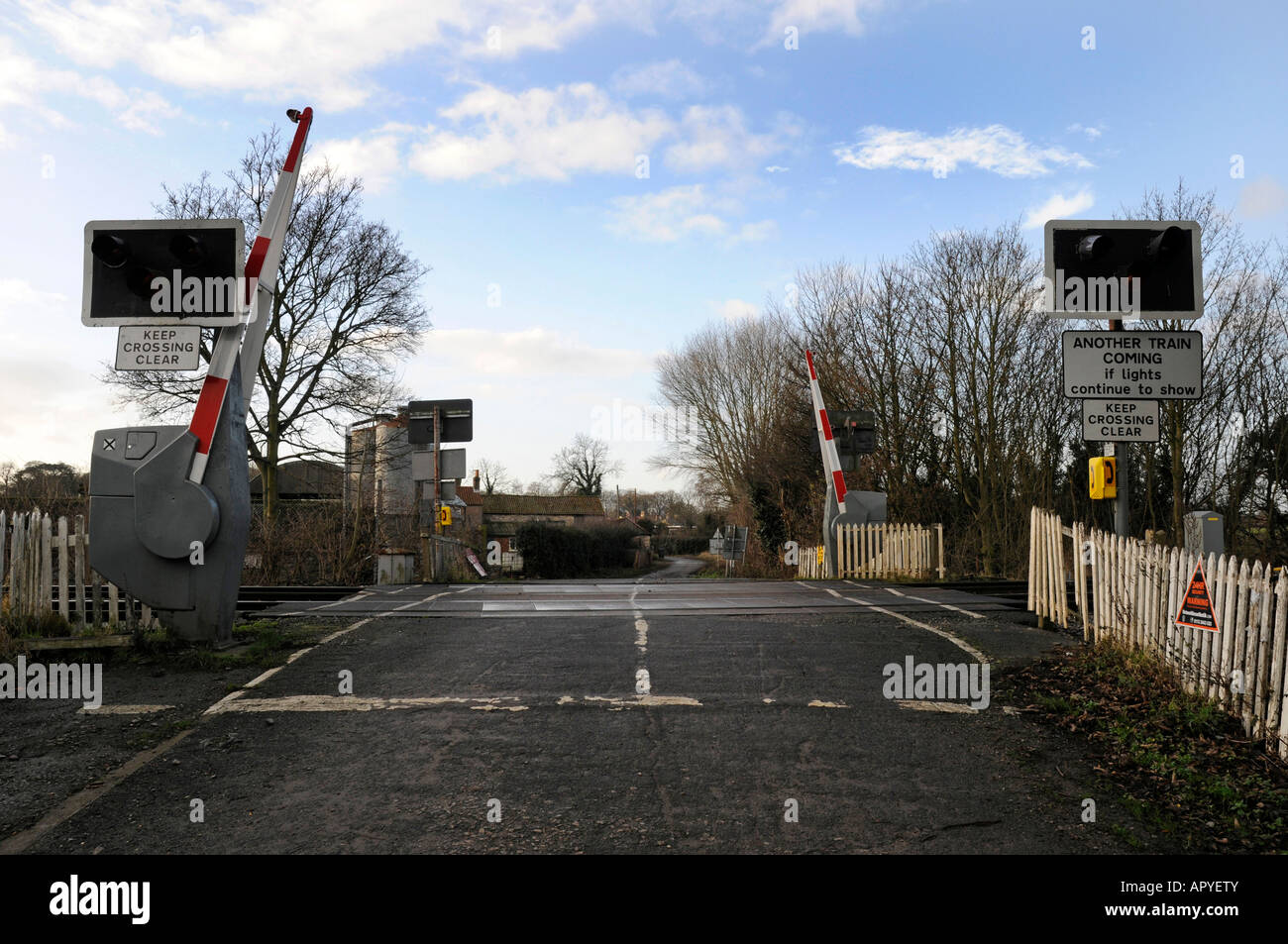 Onu-gated passaggio a livello ferroviario, North Yorkshire, Inghilterra Foto Stock