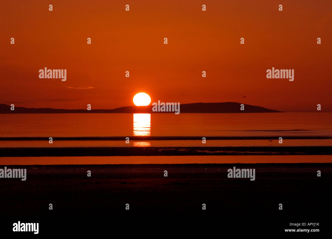 Tramonto su Gruinard Beach and Island, Wester Ross, North West Highland Scotland sulla rotta della costa settentrionale 500 Foto Stock