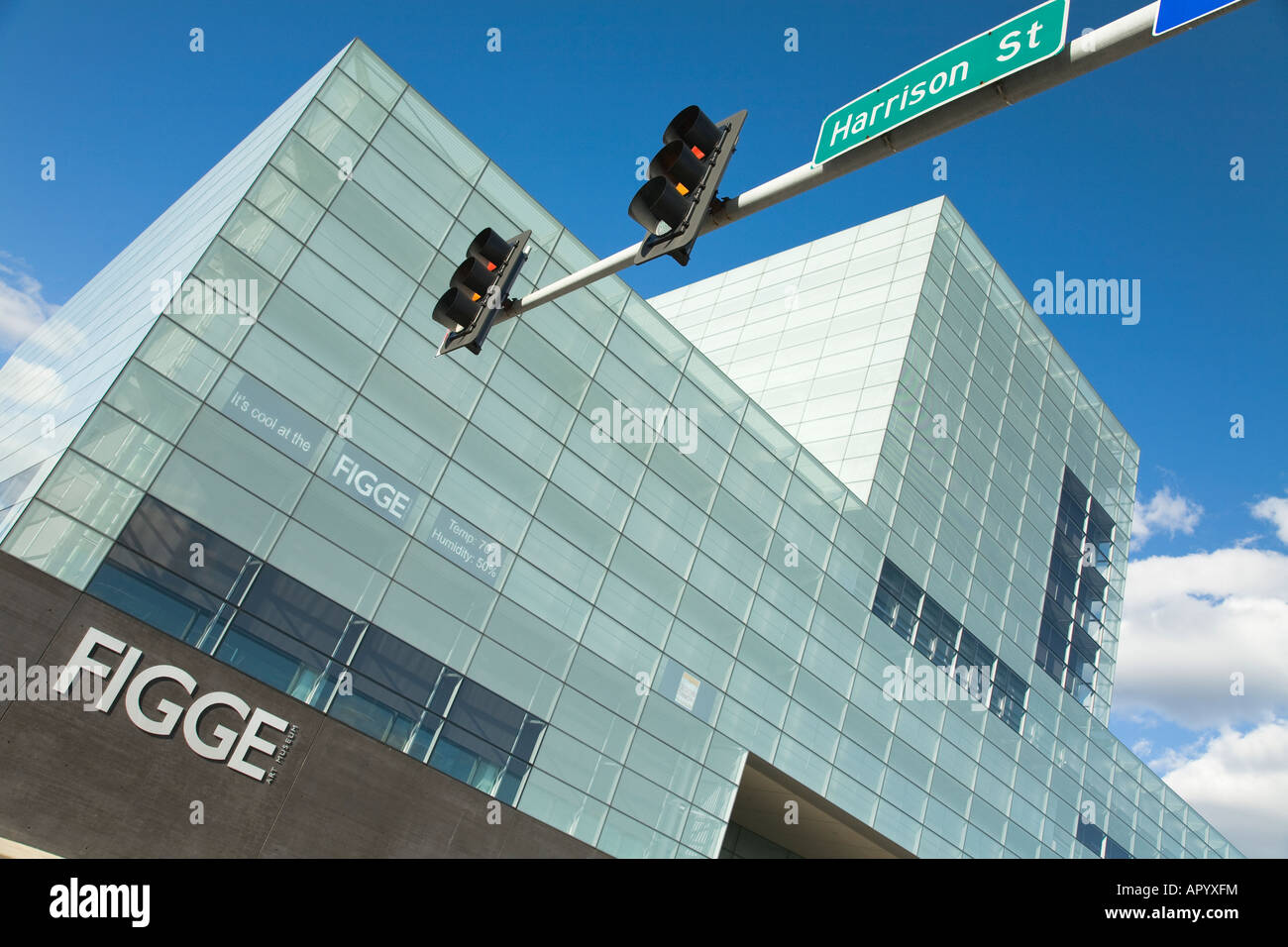 IOWA Davenport esterno della Figge Art Museum Galleria di belle e arti visive architettura moderna un cartello stradale e i segnali del traffico Foto Stock