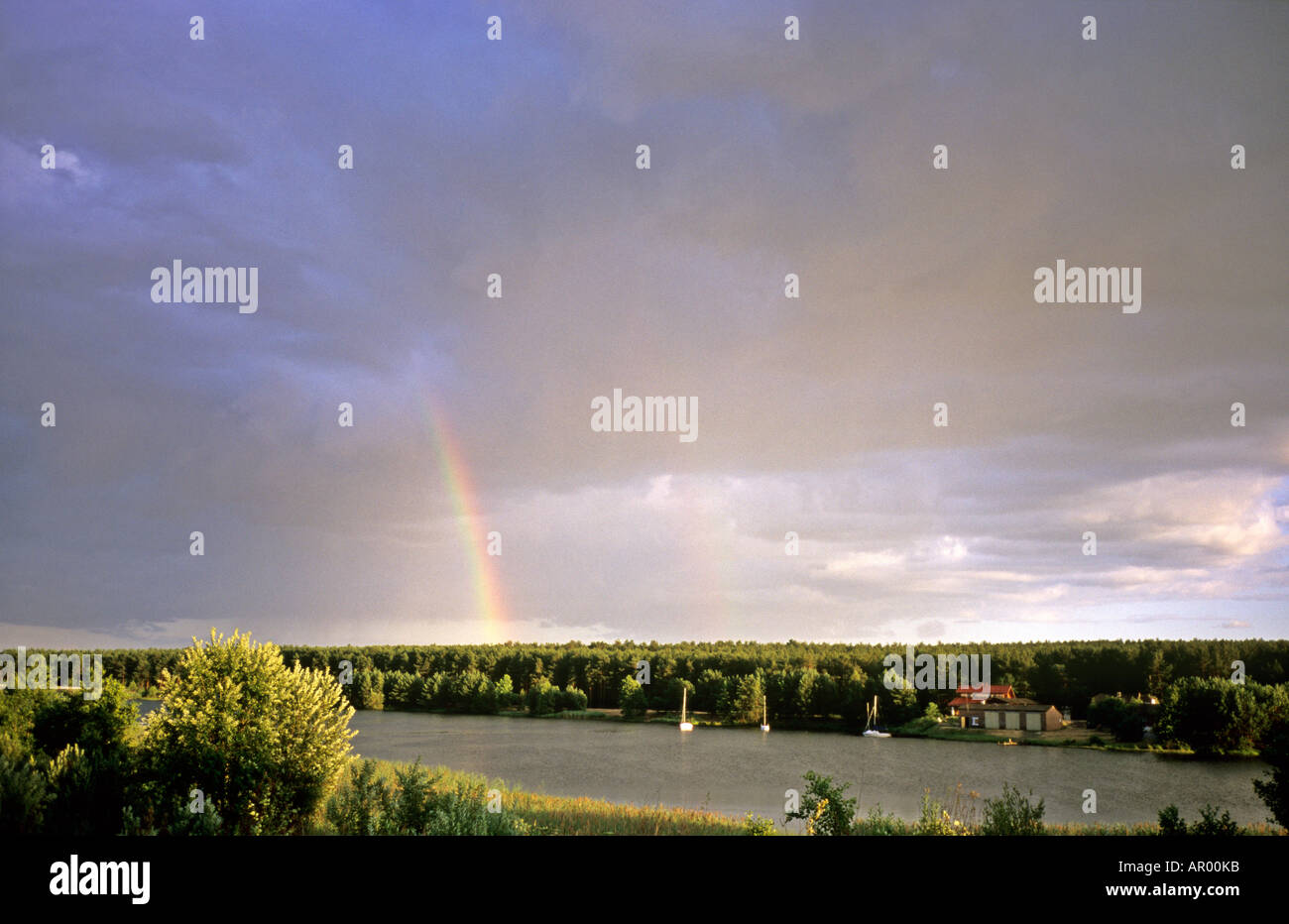 La Polonia Starachowice Lubianka serbatoio con rainbow Foto Stock