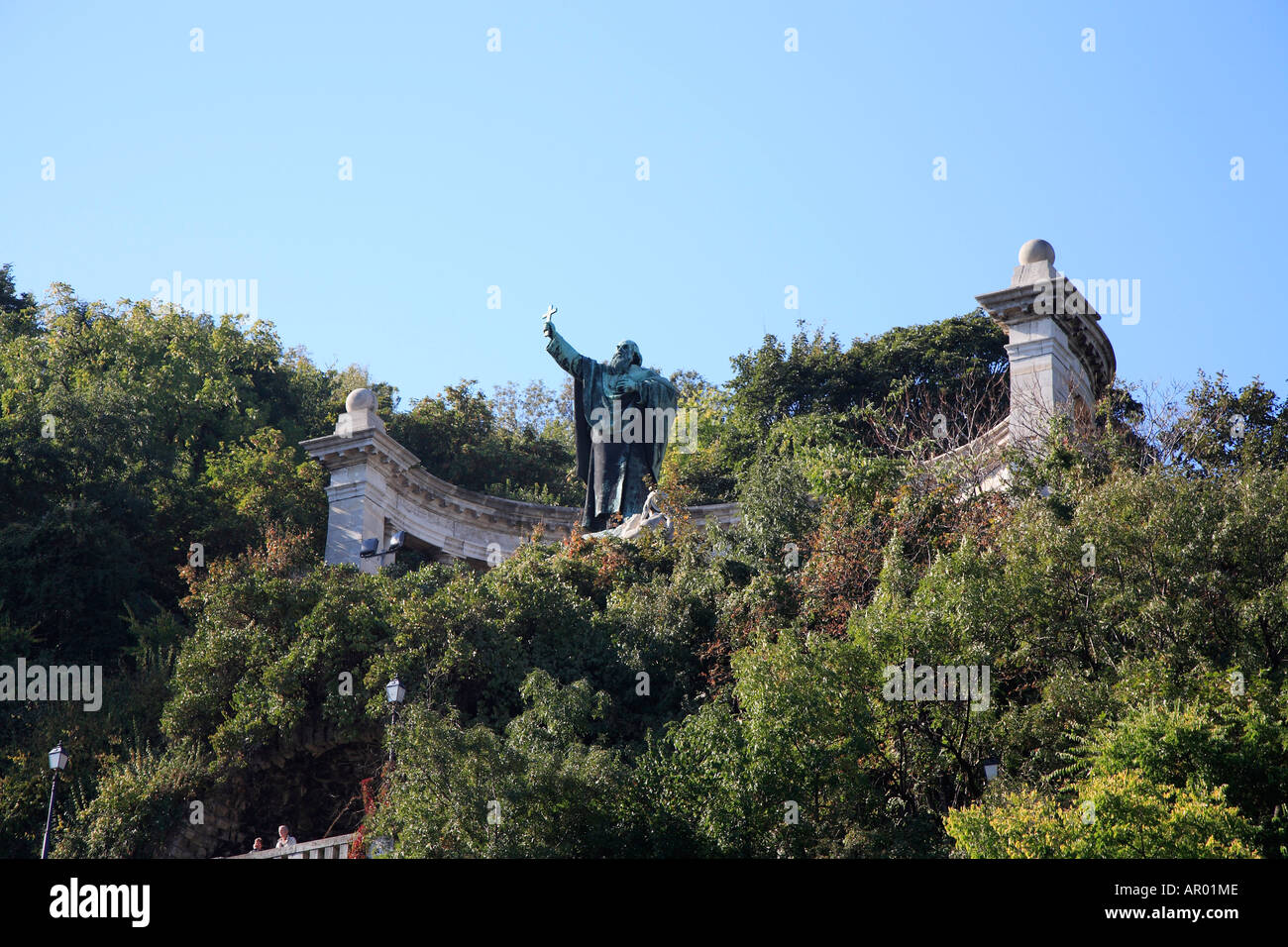 Monumento del santo vescovo martire Gellért in montagna Gellért, Budapest, Ungheria Foto Stock