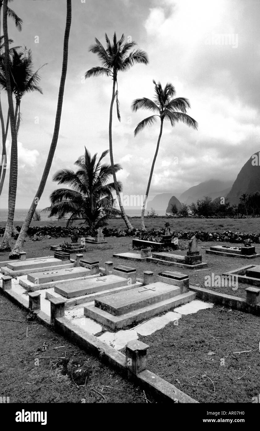 La tomba di padre s Damien nella ex lebbrosario di Kalaupapa Molokai Hawaii USA Foto Stock