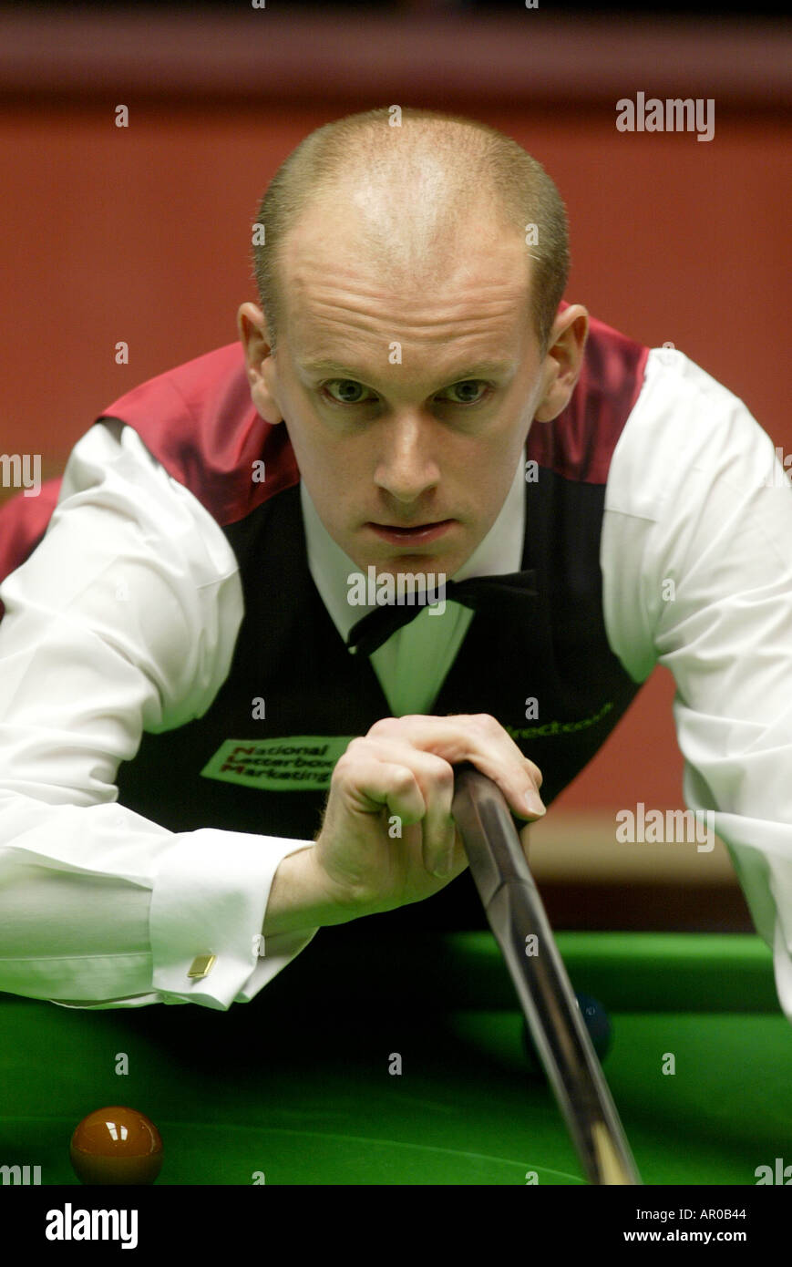 Peter Ebdon giocare nel 2004 World Snooker Championships al Crucible Theatre di Sheffield Foto Stock