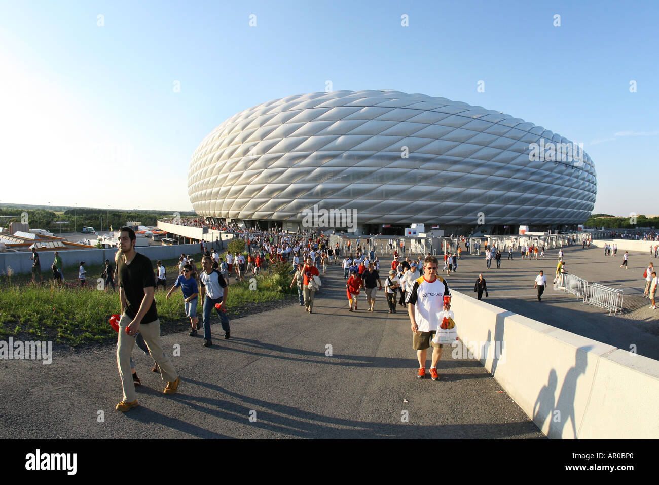 Le persone che lasciano l'Allianz Arena Fifa WM stadium Fifa football coppa del mondo 2006 Monaco di Baviera, Germania Foto Stock