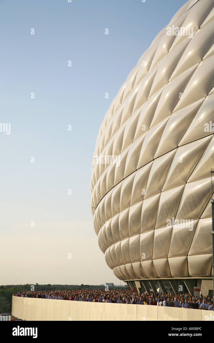 Le persone che lasciano l'Allianz Arena Fifa WM stadium Fifa football coppa del mondo 2006 Monaco di Baviera, Germania Foto Stock