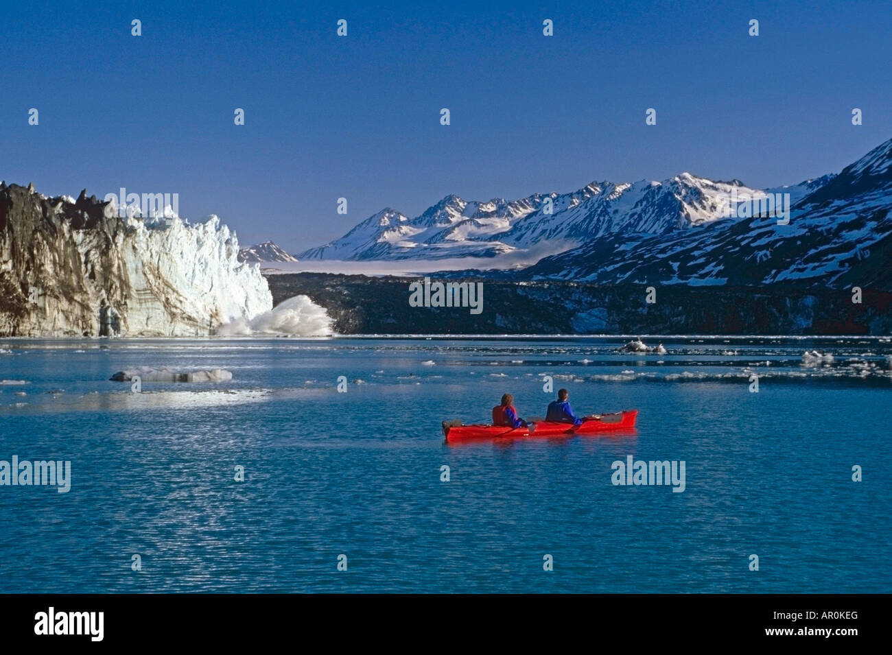 Il Ghiacciaio del parto W/&W/out Kayaker Parco Nazionale di Glacier Bay Alaska sudorientale estate sul ghiacciaio Margerie Foto Stock