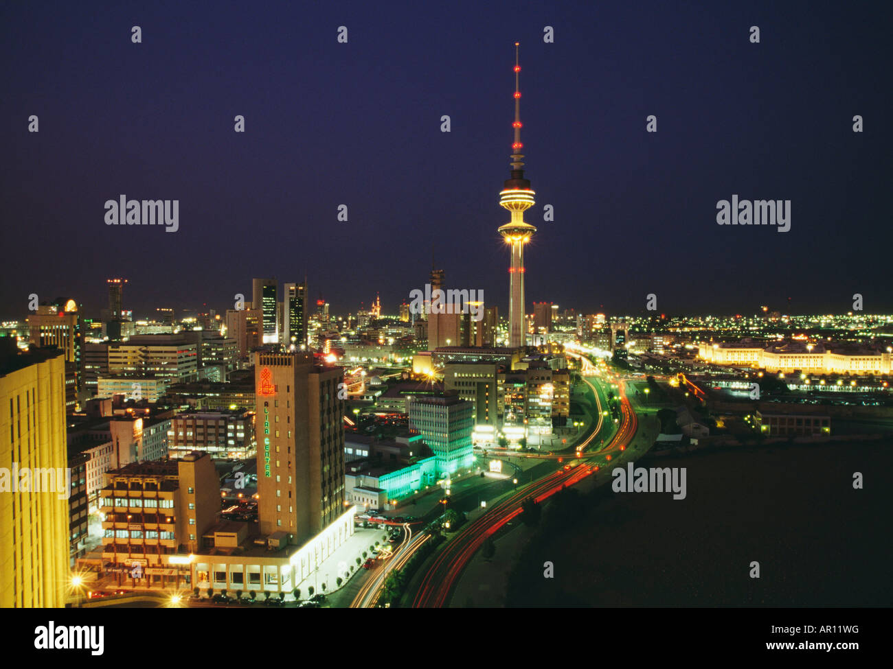 Il famoso punto di riferimento in Kuwait City di notte Foto Stock