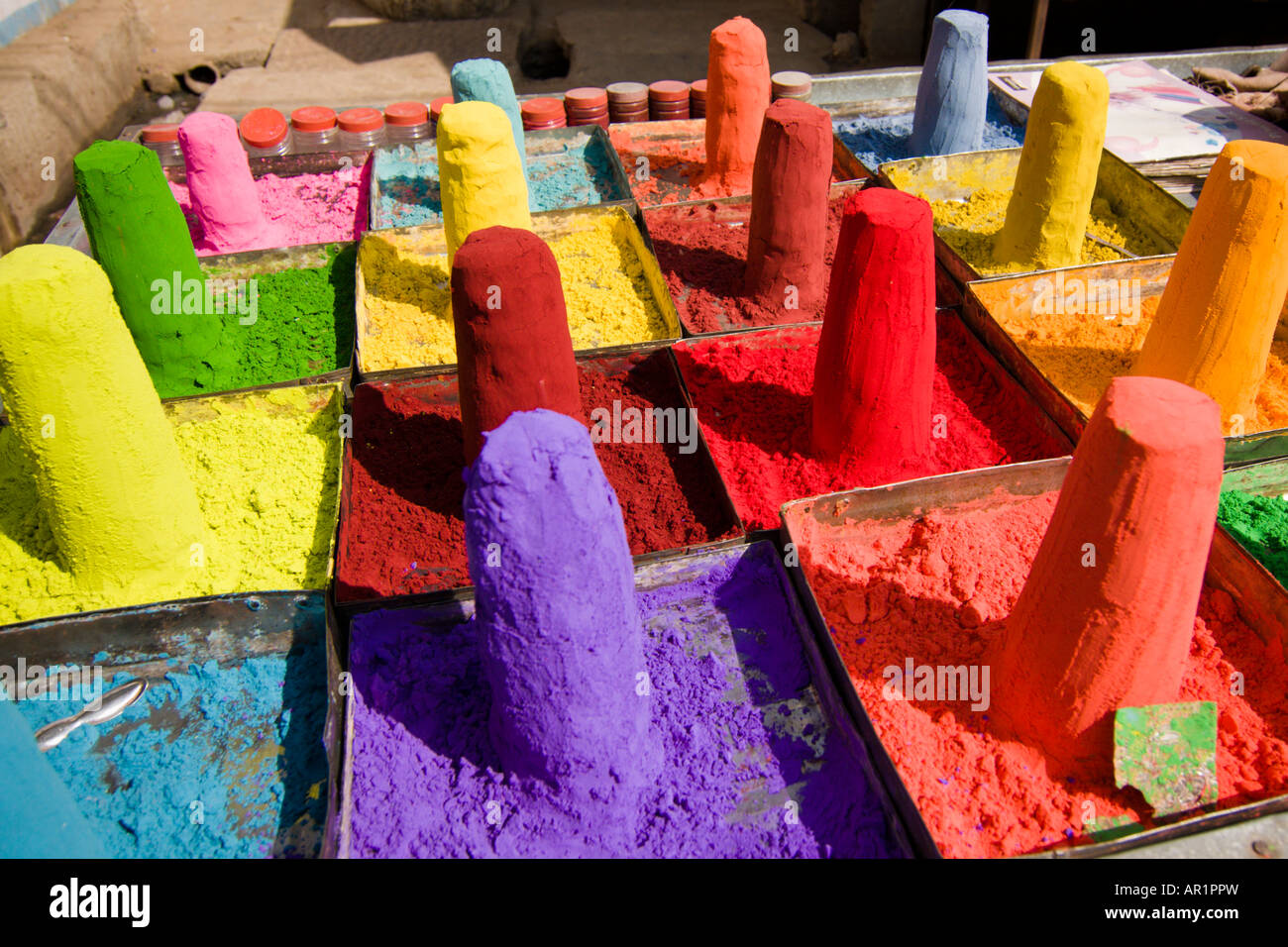 Pigmenti in polvere utilizzato per festival - Pushkar, Rajasthan, India Foto Stock