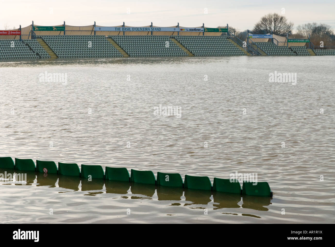 Worcestershire County Cricket Club sotto l'acqua dopo le inondazioni dal fiume Severn Foto Stock