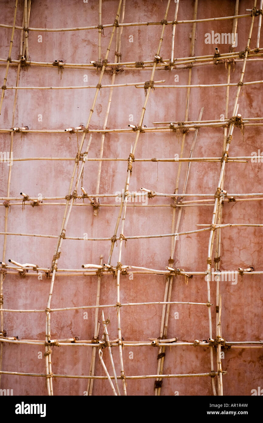 Impalcature di bambù su una parete a Jantar Mantar observatory - Jaipur, Rajasthan, India Foto Stock