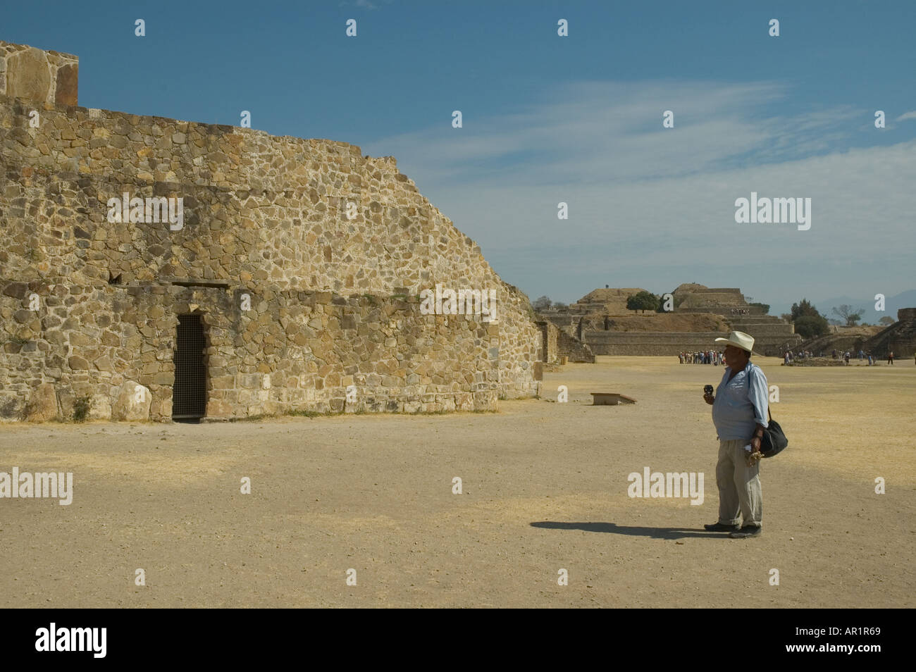 Messico Oaxaca Monte Alban originariamente 200 BC osservatorio con tourist Foto Stock