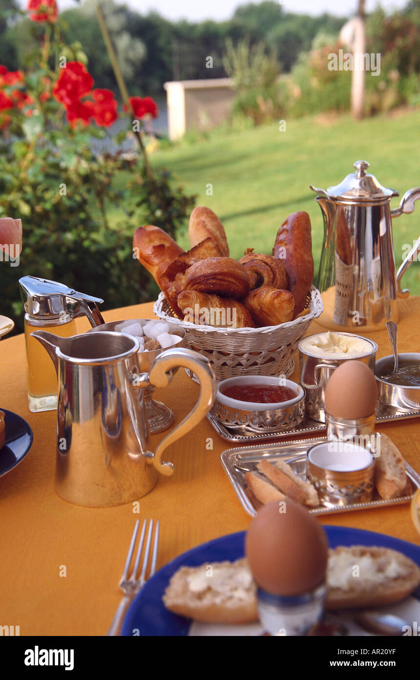 La prima colazione, La Cote Saint-Jacques, Joigny Borgogna, Francia Foto Stock