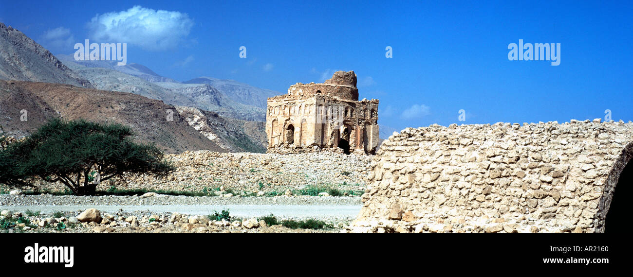 Le rovine della tomba di Bibi Maryam In Qalhat vicino Sur In Oman Foto Stock