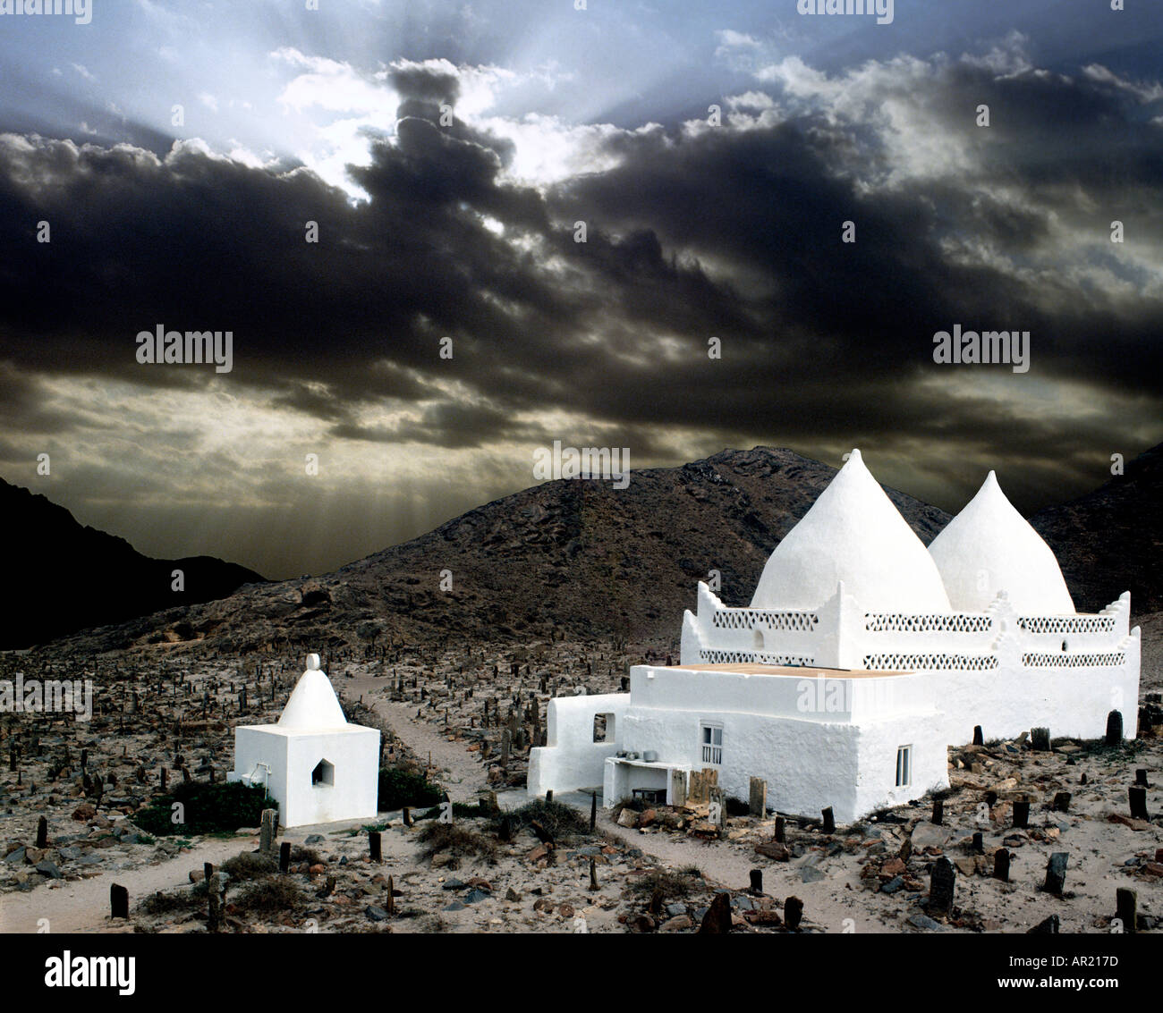 Tempesta sopra la tomba di bin Ali in Salalah In Dhofar In Oman Foto Stock