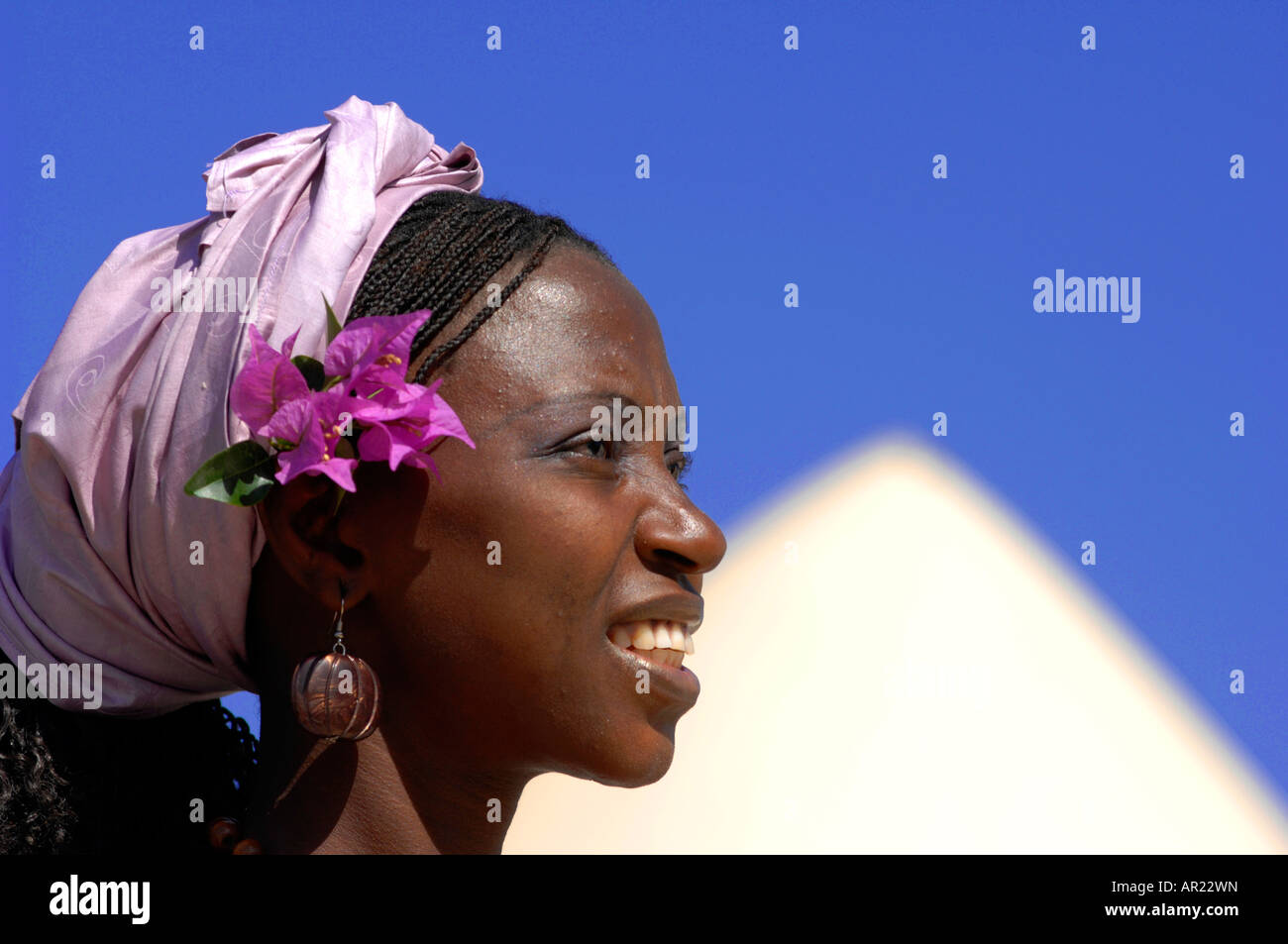 Tradizionalmente Vestiti donna africana, Gambia, Africa occidentale Foto Stock