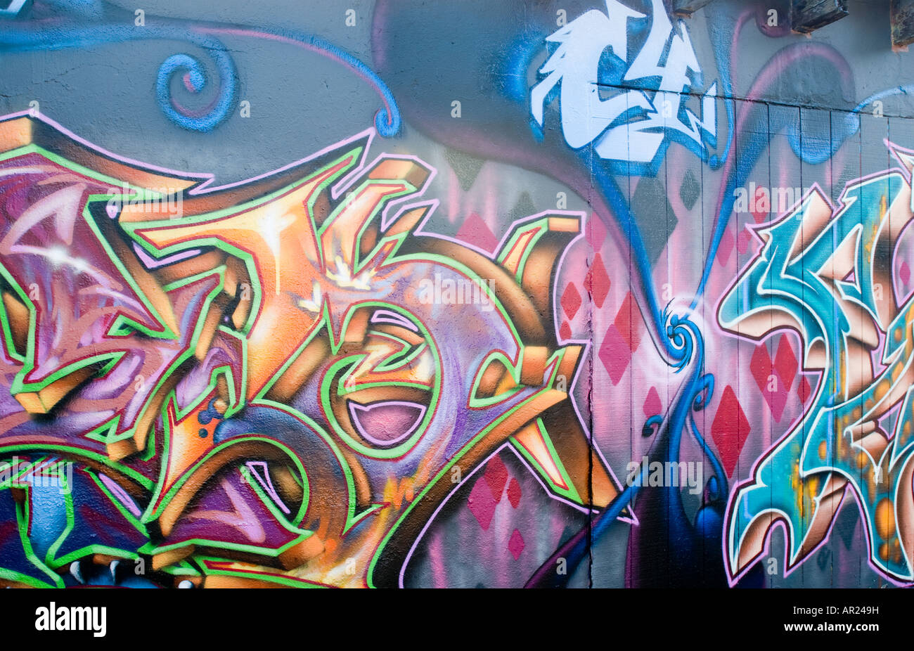 Arte graffiti in New Haven, Connecticut, che è giuridicamente dipinta su edifici nell'area del centro cittadino Foto Stock