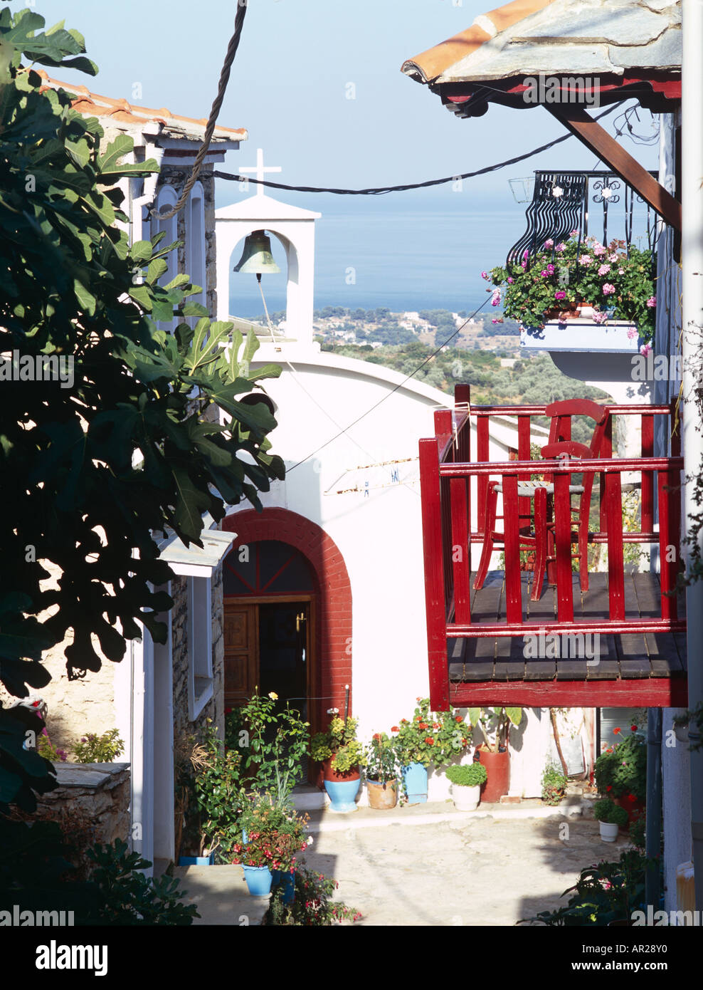 Balcone nel vecchio villaggio di ad Alonissos Sporadi Isole Greche Grecia Hellas Foto Stock