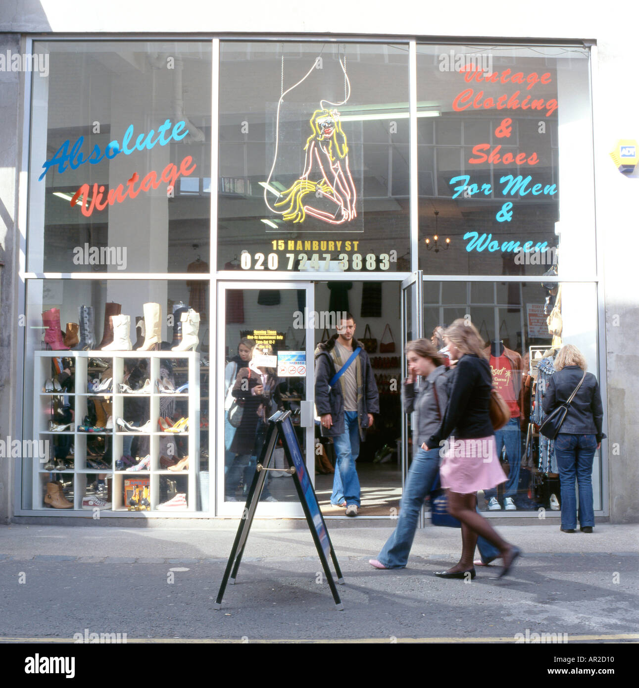 Assoluta abbigliamento Vintage shop in Hanbury Street vicino a Brick Lane East End di Londra UK KATHY DEWITT Foto Stock