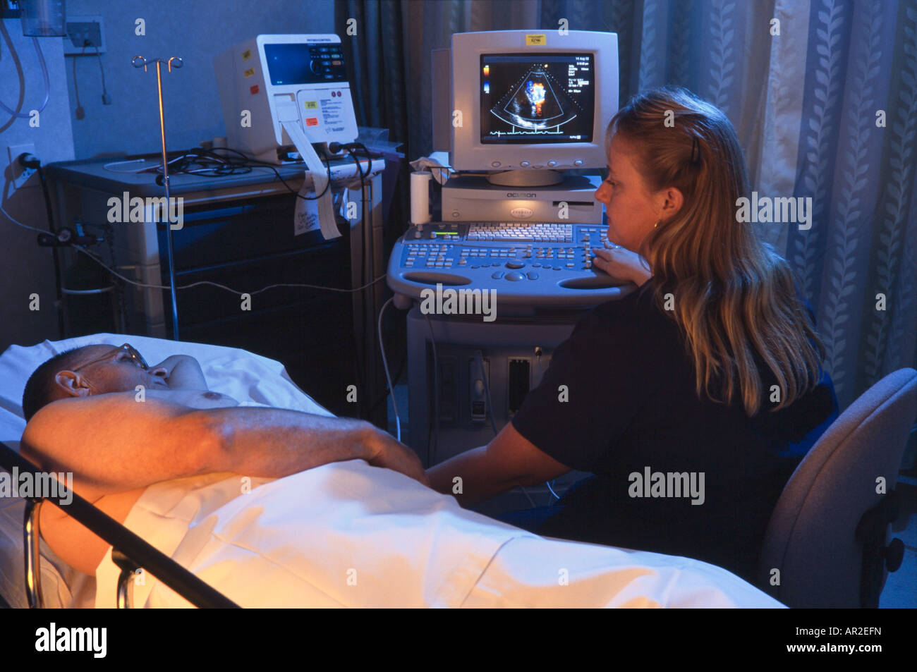 Esame ad ultrasuoni nella stanza di ospedale, Miami Foto Stock