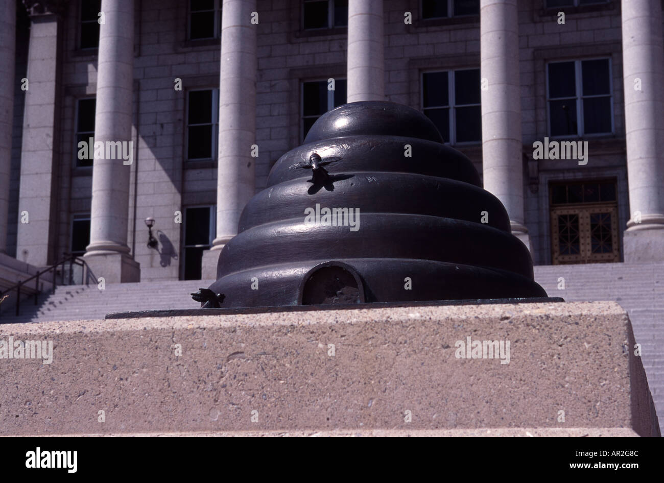 Beehive arte fuori lo State Capitol Building a Salt Lake City, Utah, Stati Uniti d'America. L'alveare è il simbolo dello stato Foto Stock