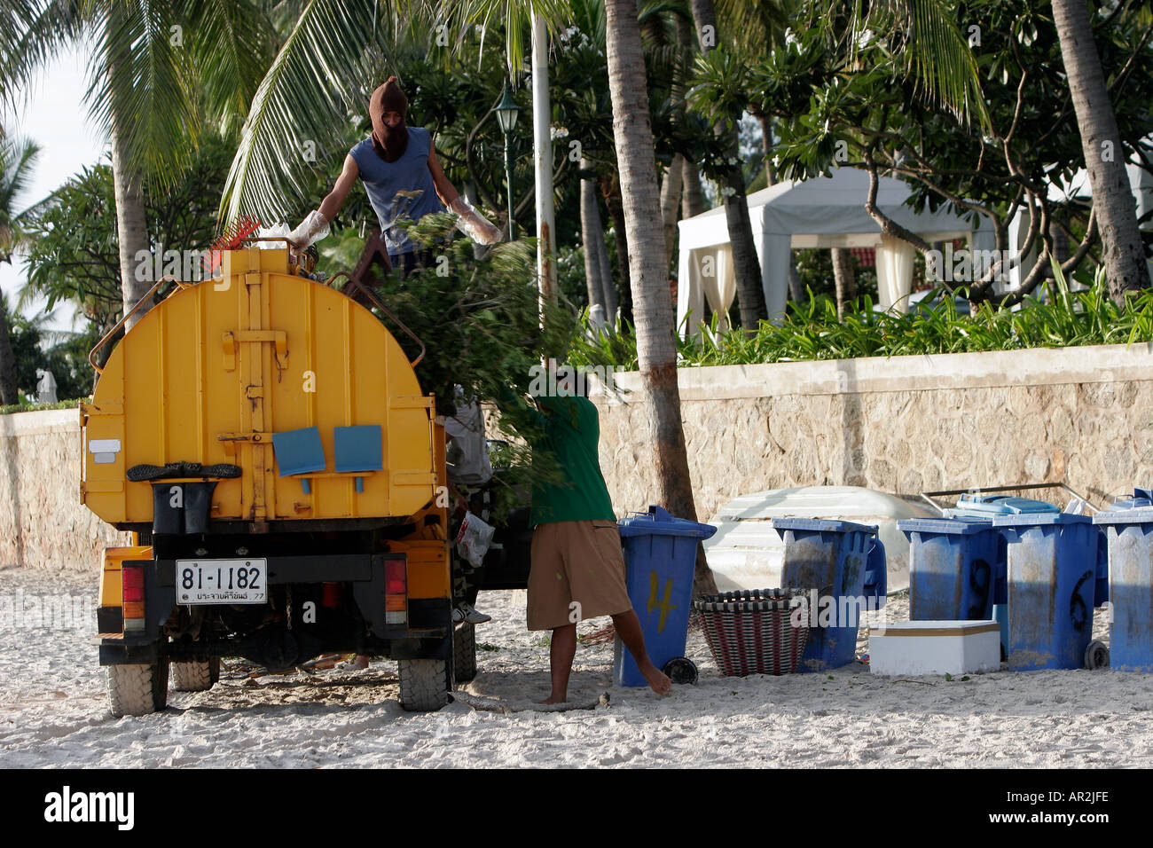 Pulizia spiaggia carrello Hua Hin Tailandia Foto Stock