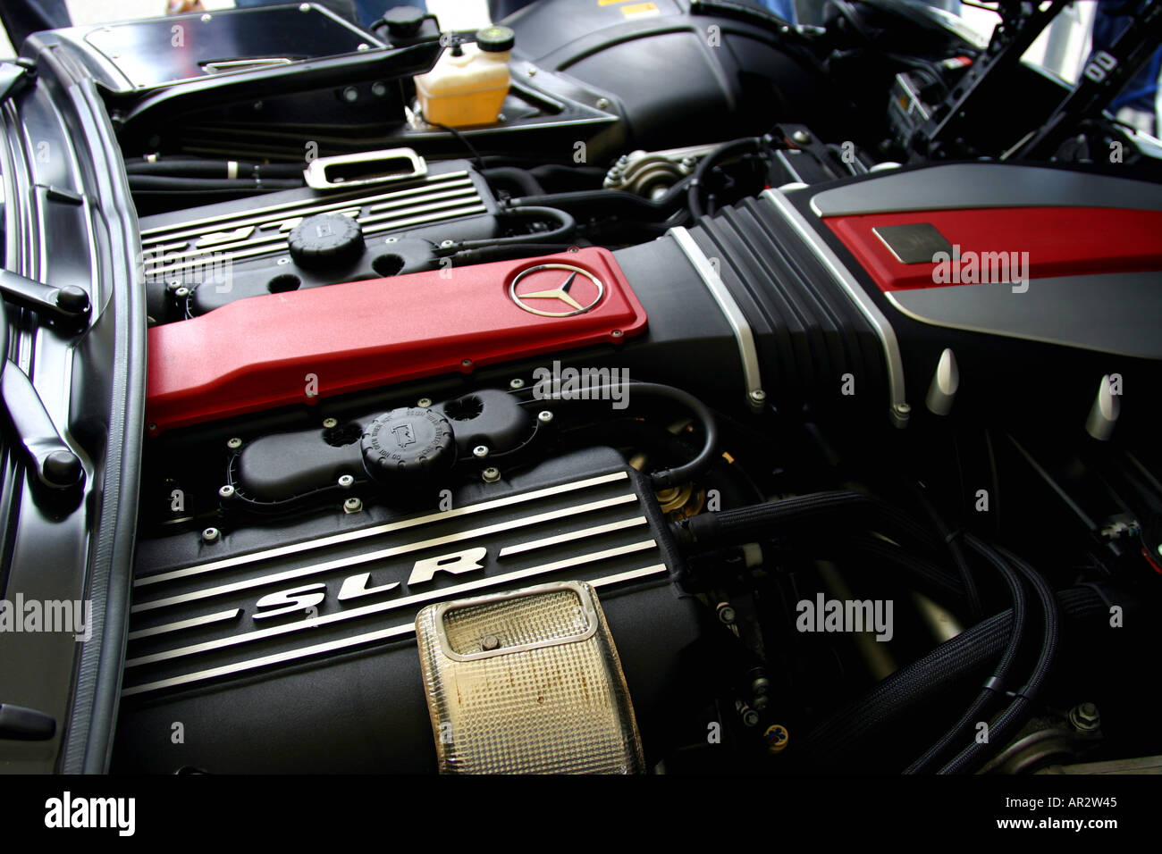 Mercedes Benz SLR Mclaren motore Foto stock - Alamy