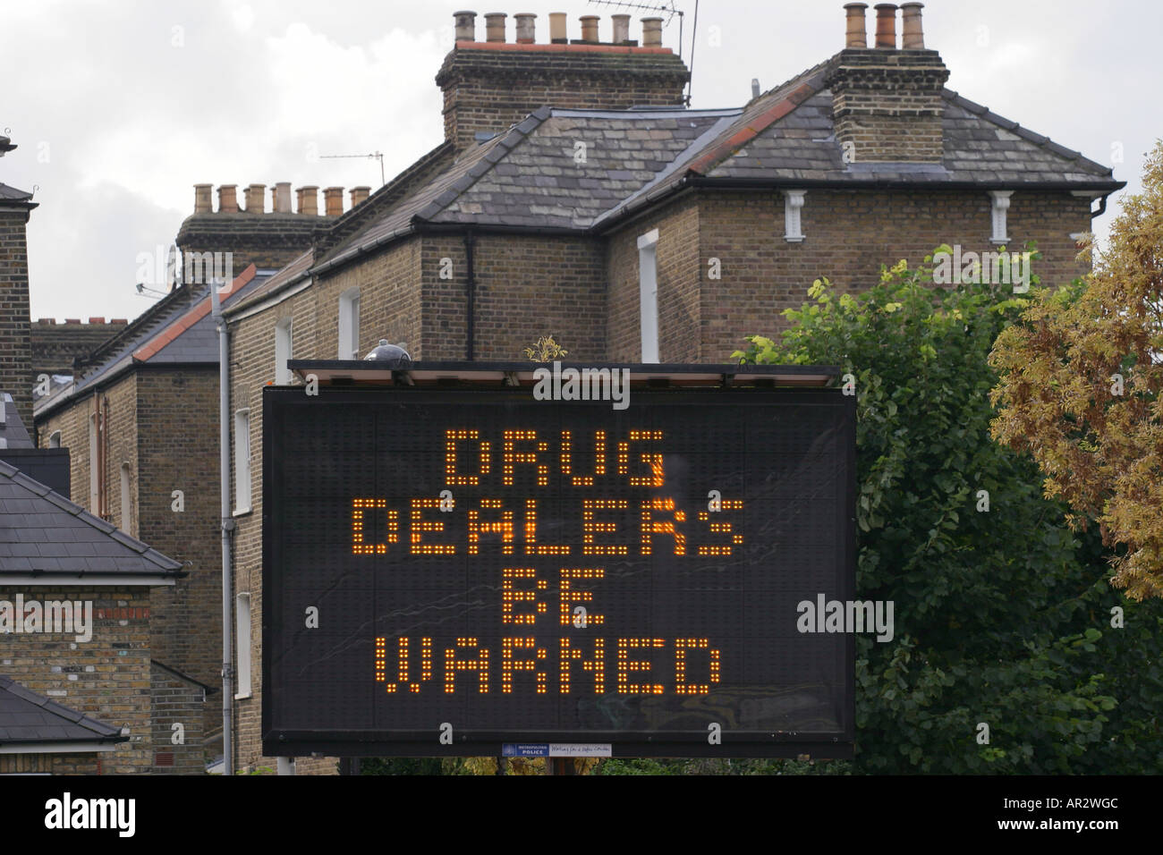 Polizia segno di avvertimento, Finsbury Park, Londra, Regno Unito, relative ai trafficanti di droga che lavorano nella zona. 2006. Foto Stock